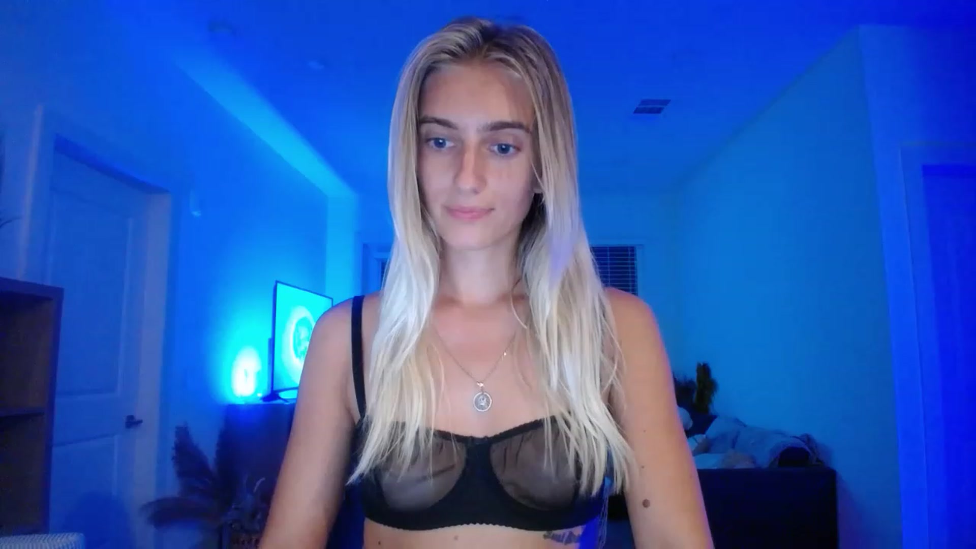 Gallery image thumbnail from Vodka_Queen's myfreecams stream on, 05/13/2023, 08:12 image 4 of 20