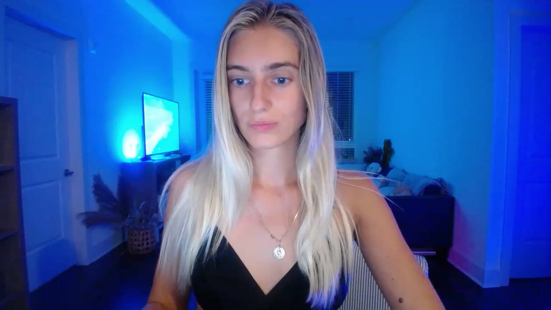 Gallery image thumbnail from Vodka_Queen's myfreecams stream on, 05/14/2023, 06:16 image 4 of 20