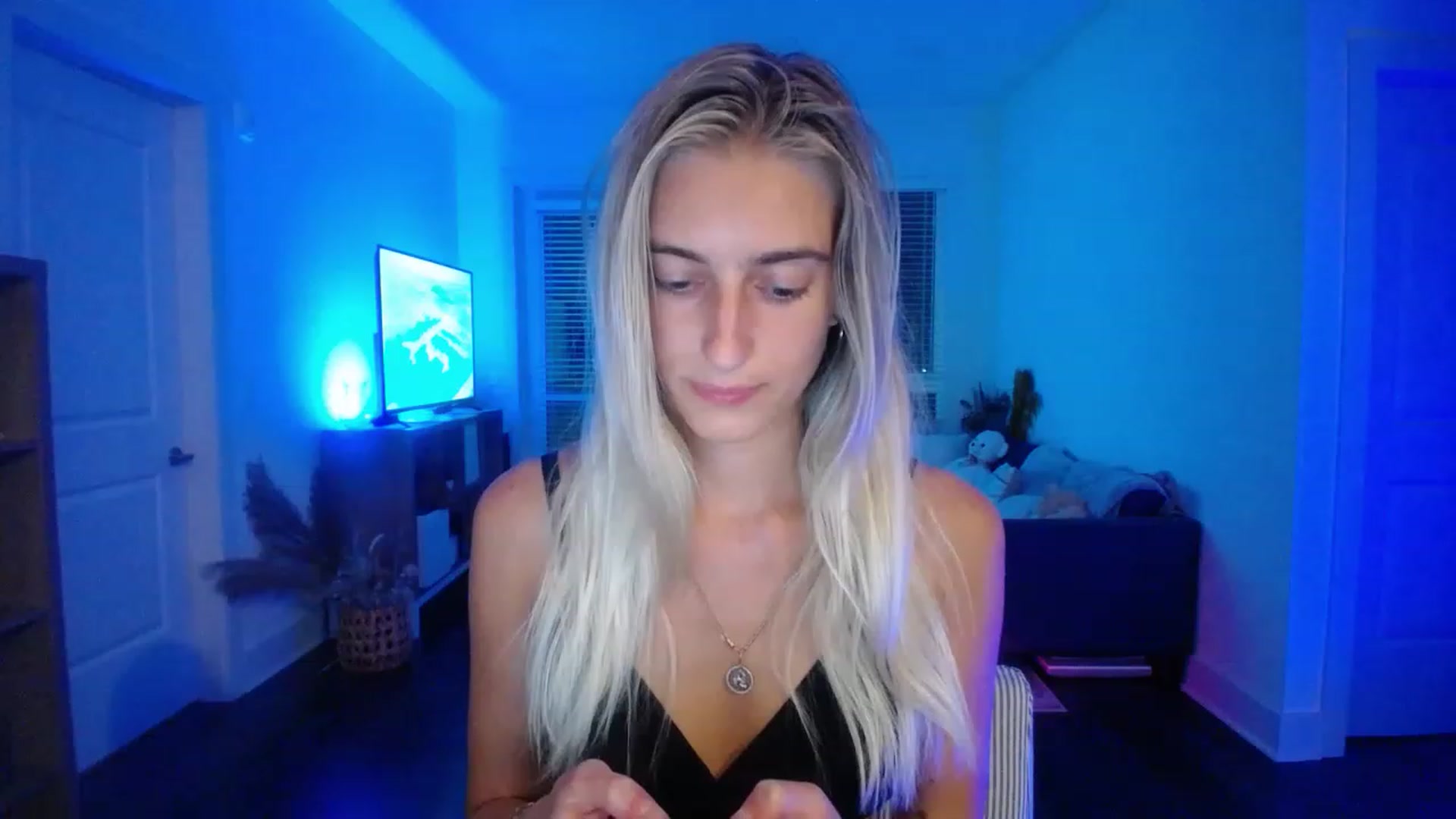 Gallery image thumbnail from Vodka_Queen's myfreecams stream on, 05/14/2023, 06:16 image 3 of 20