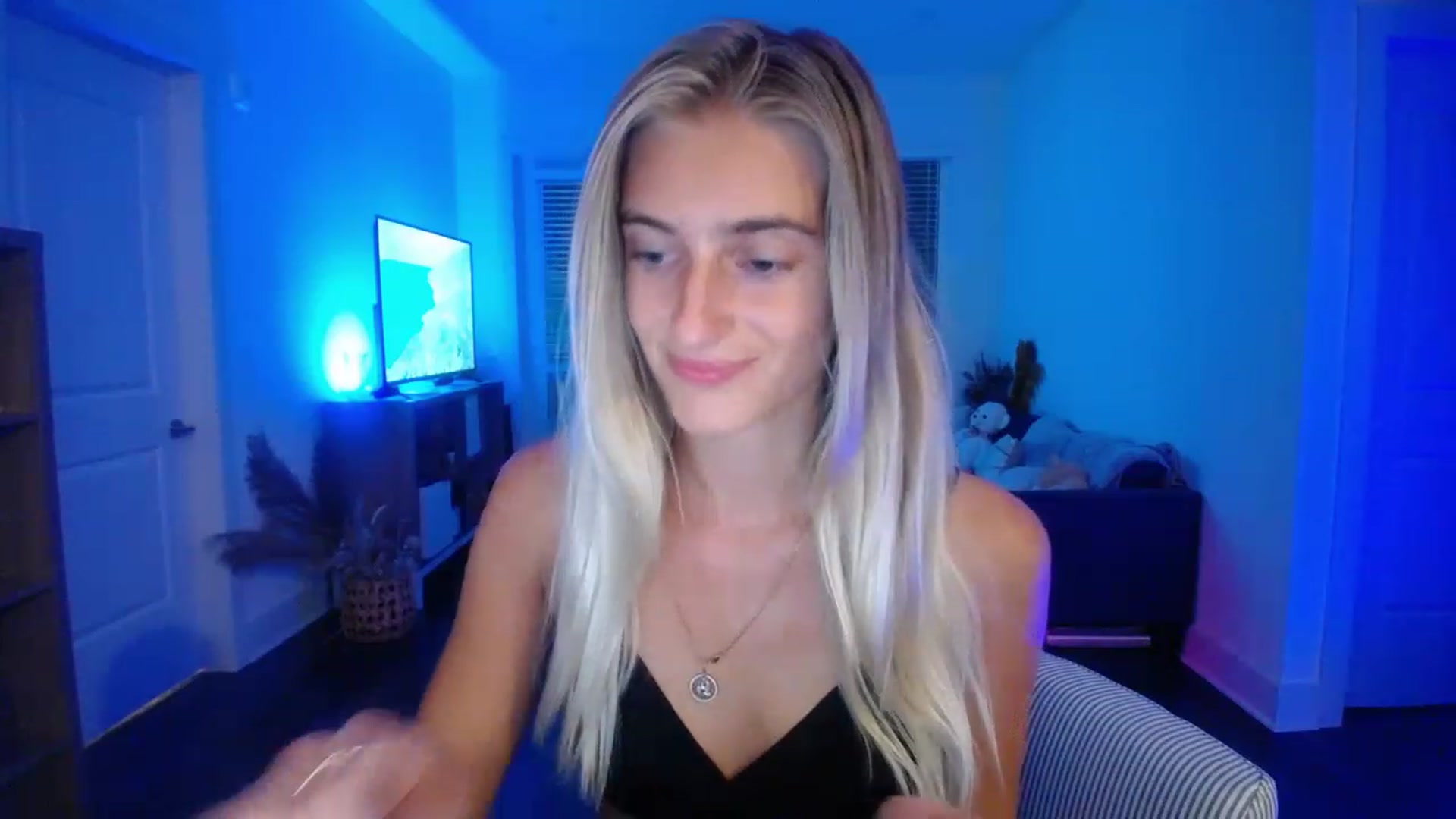 Gallery image thumbnail from Vodka_Queen's myfreecams stream on, 05/14/2023, 06:16 image 6 of 20