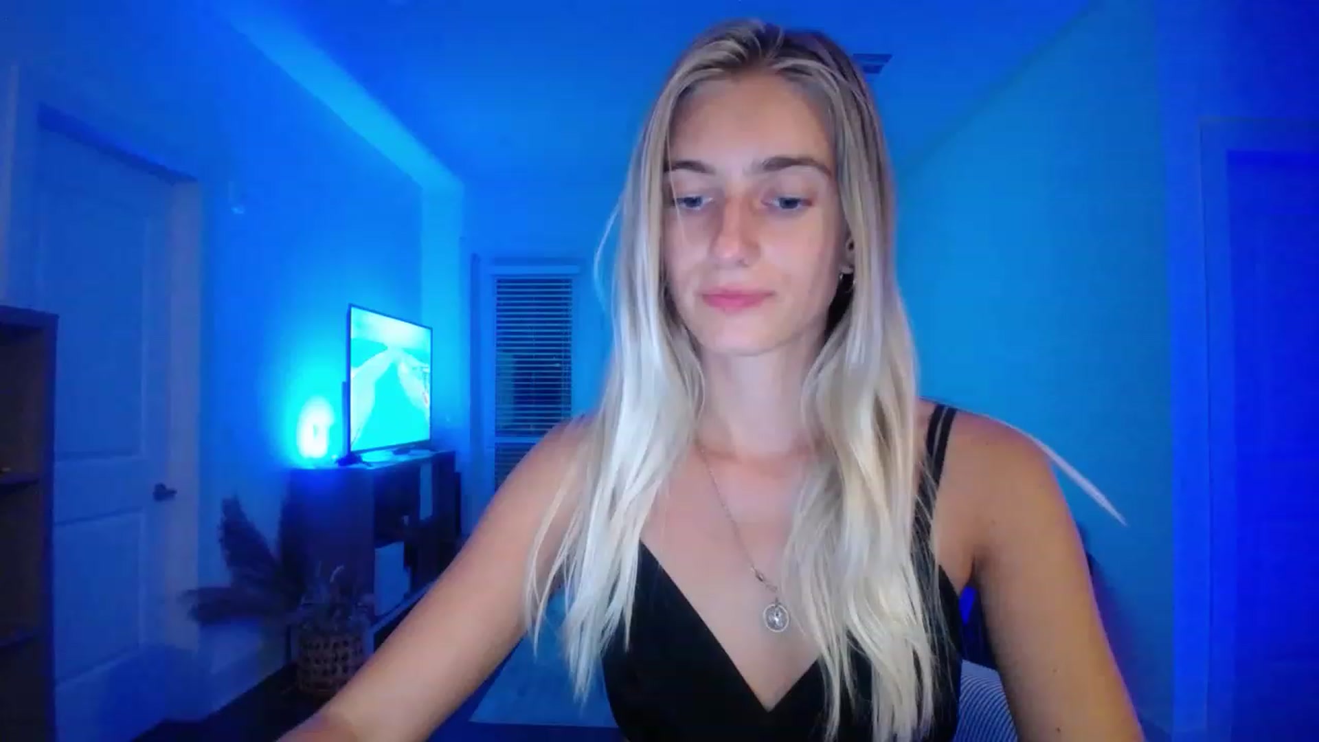 Gallery image thumbnail from Vodka_Queen's myfreecams stream on, 05/14/2023, 06:16 image 14 of 20