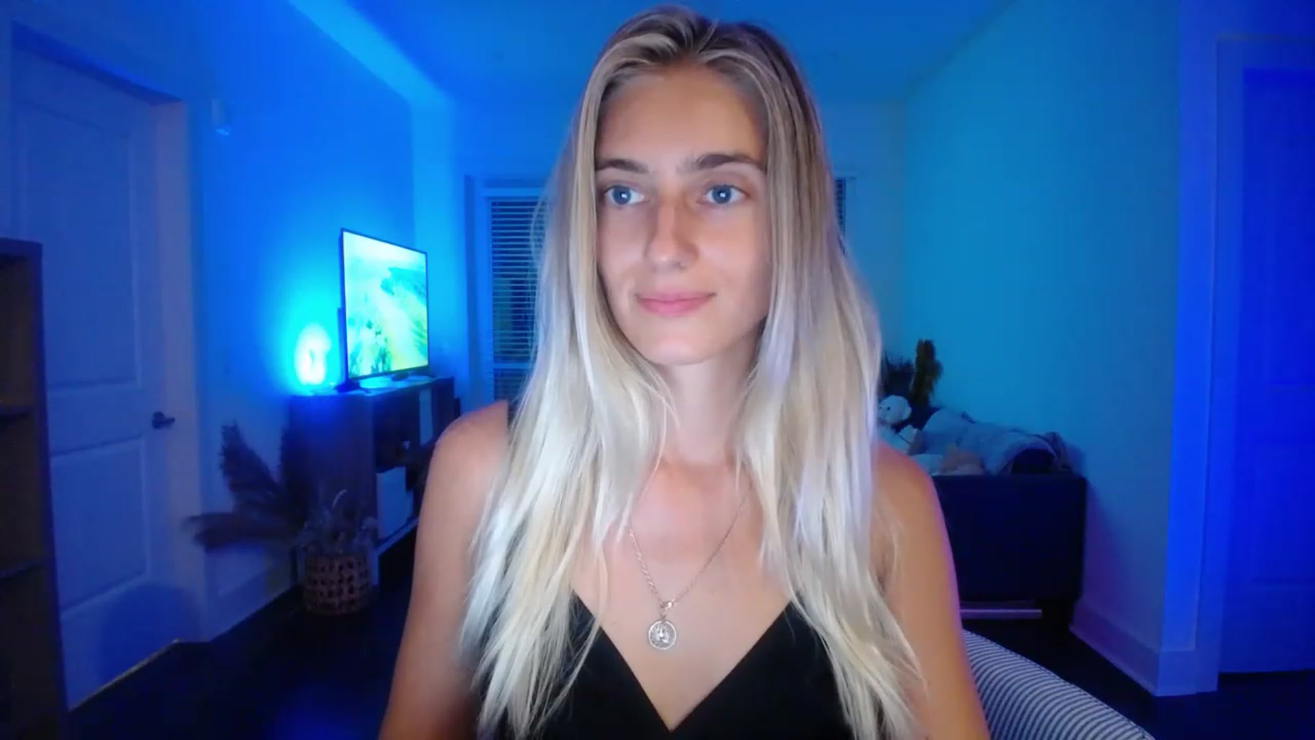 Gallery image thumbnail from Vodka_Queen's myfreecams stream on, 05/14/2023, 06:16 image 8 of 20