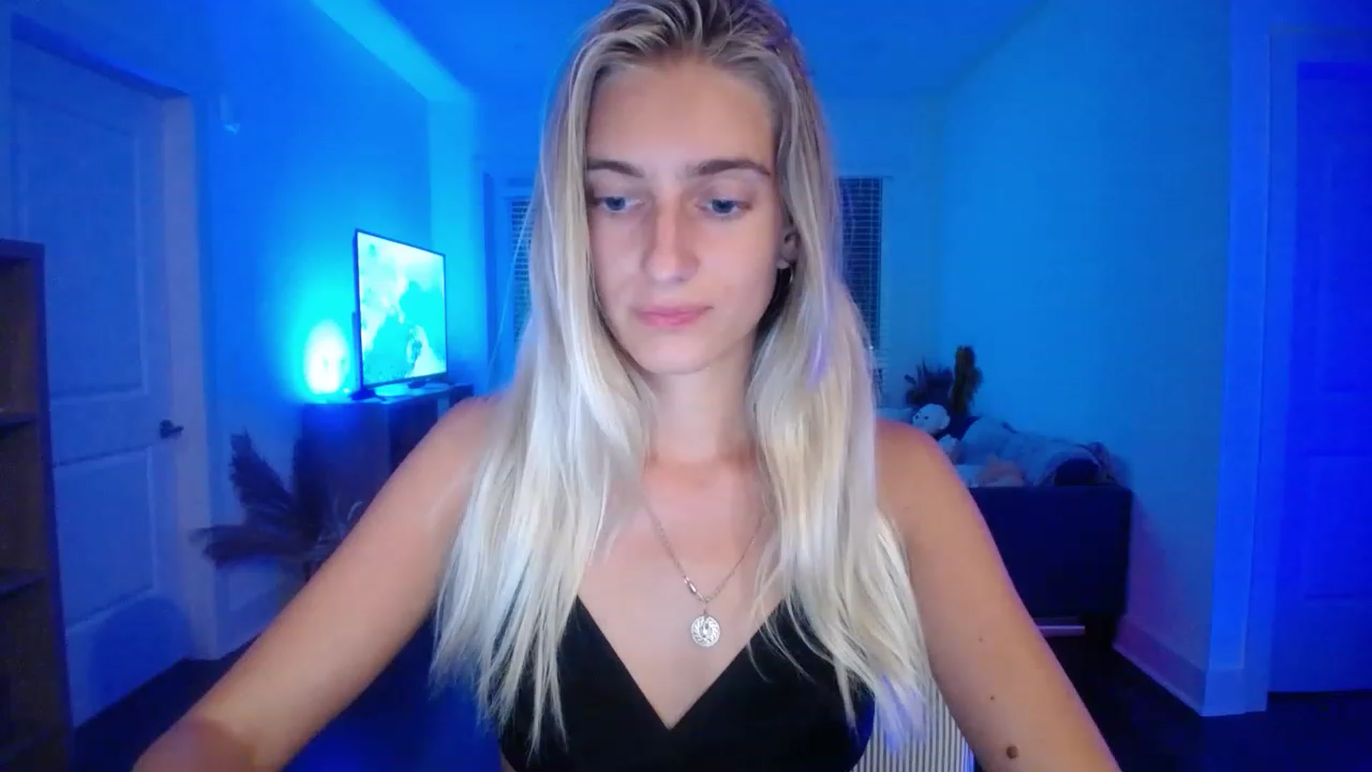 Gallery image thumbnail from Vodka_Queen's myfreecams stream on, 05/14/2023, 06:16 image 1 of 20