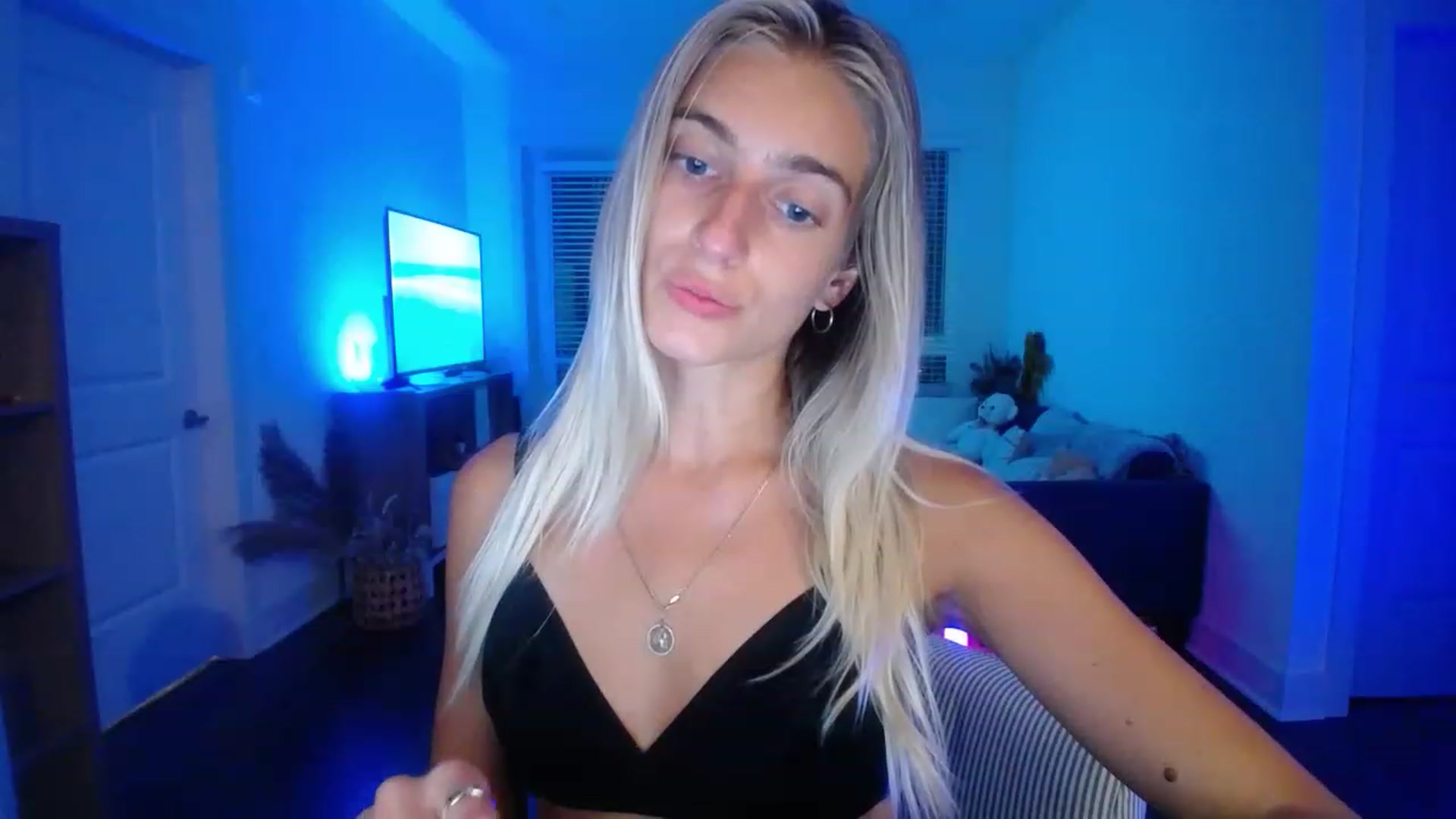 Gallery image thumbnail from Vodka_Queen's myfreecams stream on, 05/14/2023, 06:16 image 19 of 20