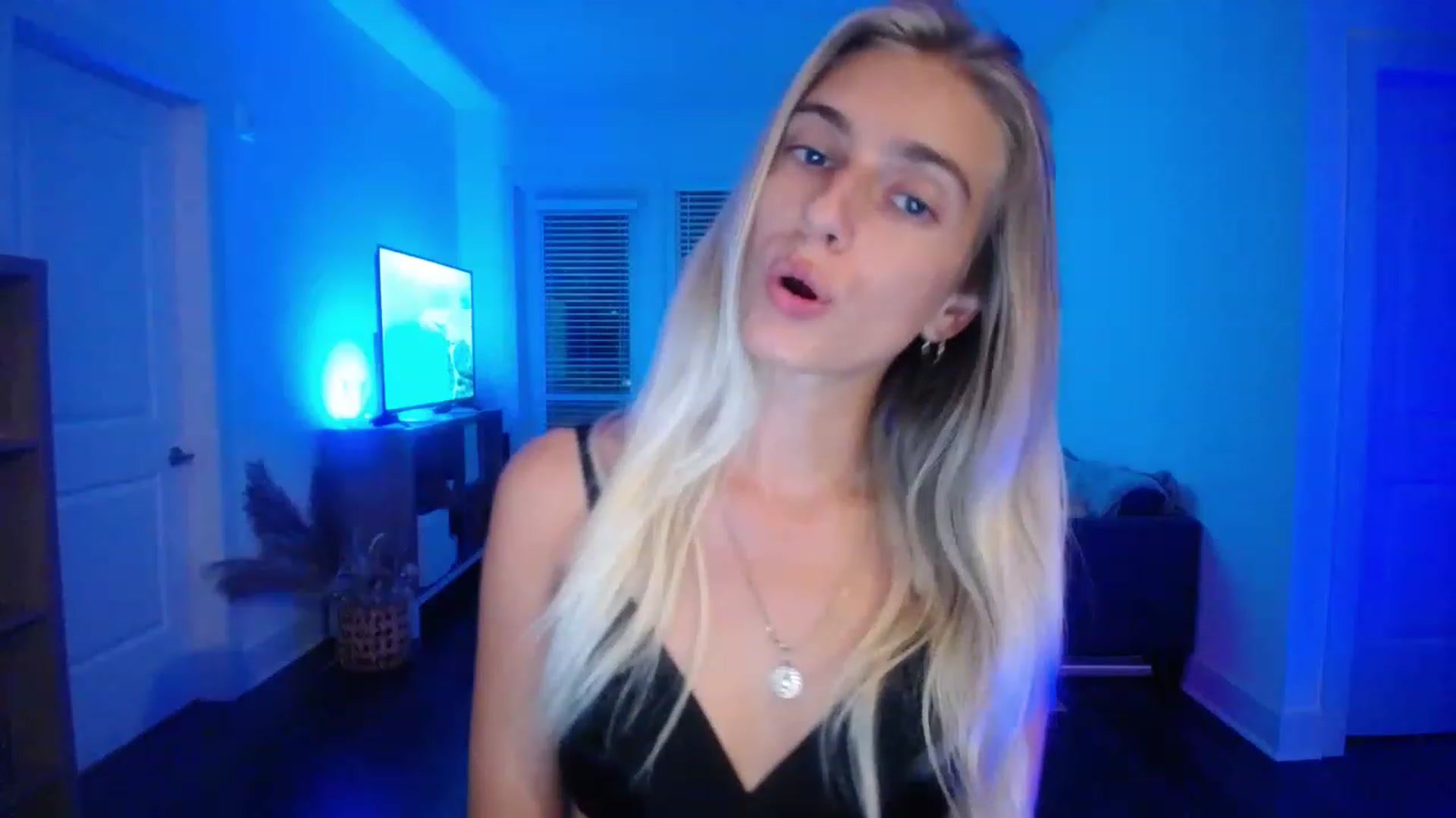Gallery image thumbnail from Vodka_Queen's myfreecams stream on, 05/14/2023, 06:16 image 2 of 20