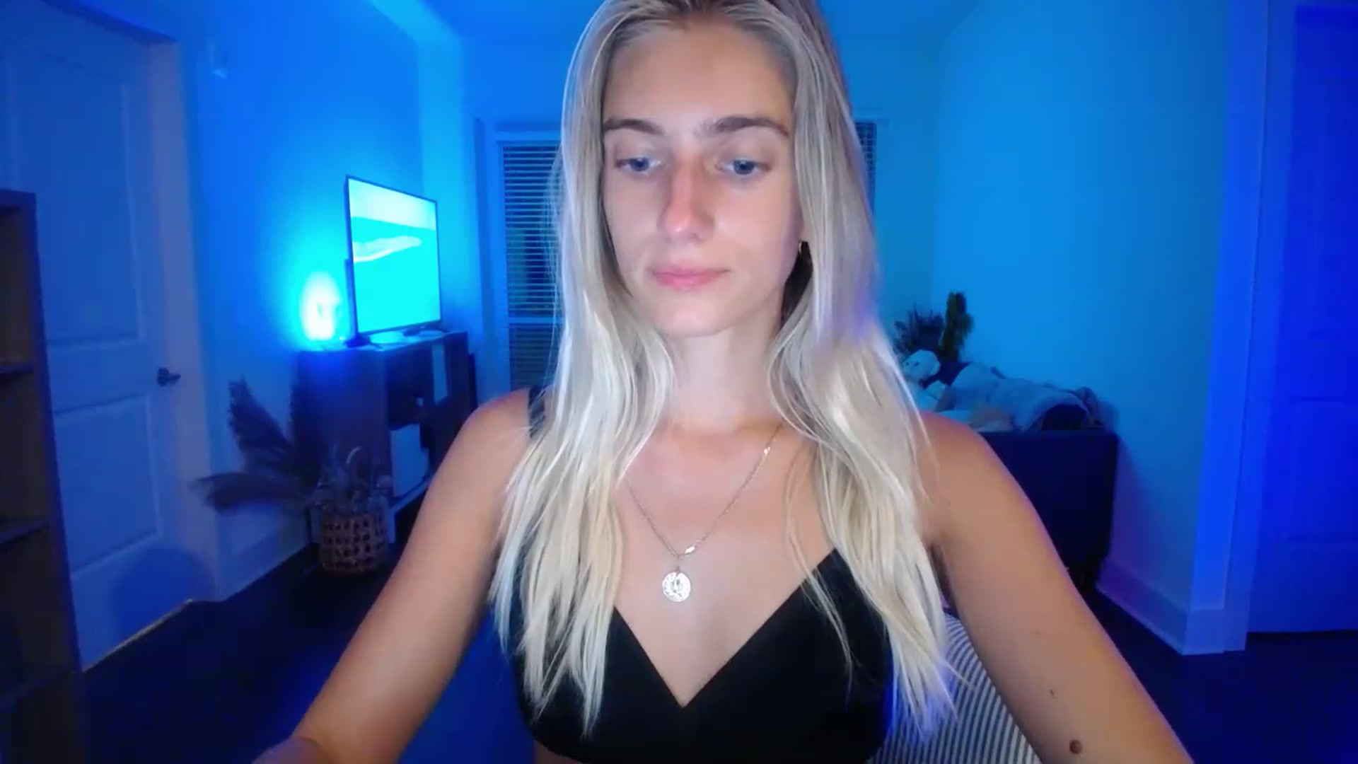 Gallery image thumbnail from Vodka_Queen's myfreecams stream on, 05/14/2023, 06:16 image 18 of 20