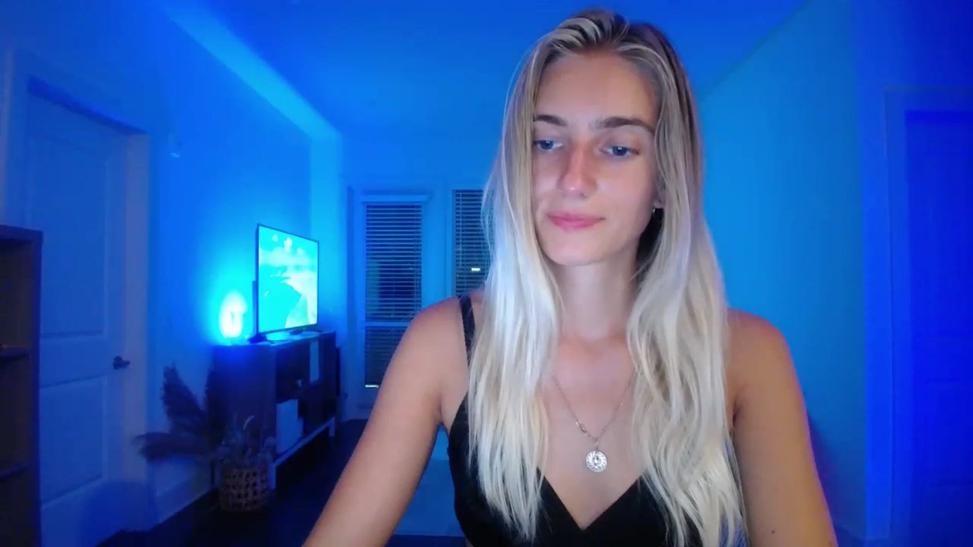 Gallery image thumbnail from Vodka_Queen's myfreecams stream on, 05/14/2023, 06:16 image 16 of 20