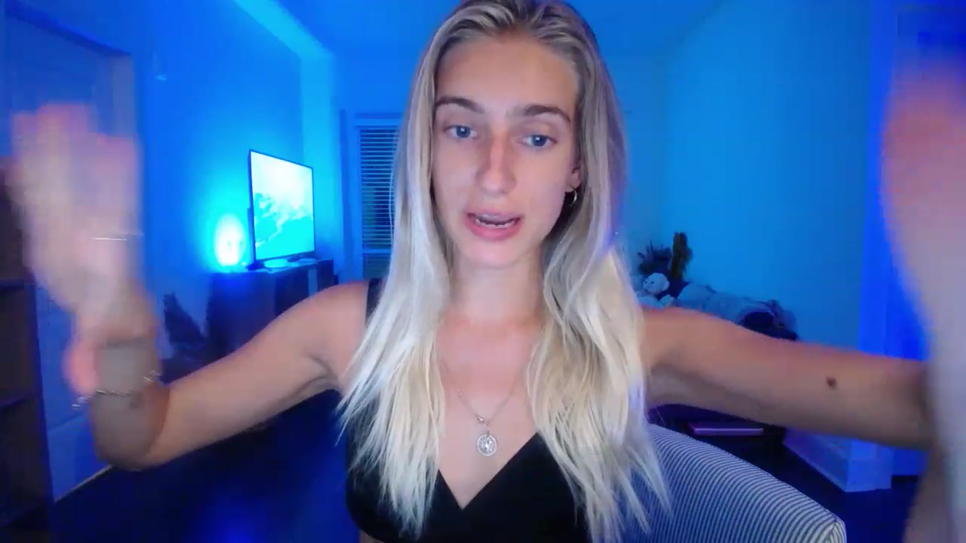 Gallery image thumbnail from Vodka_Queen's myfreecams stream on, 05/14/2023, 06:16 image 7 of 20