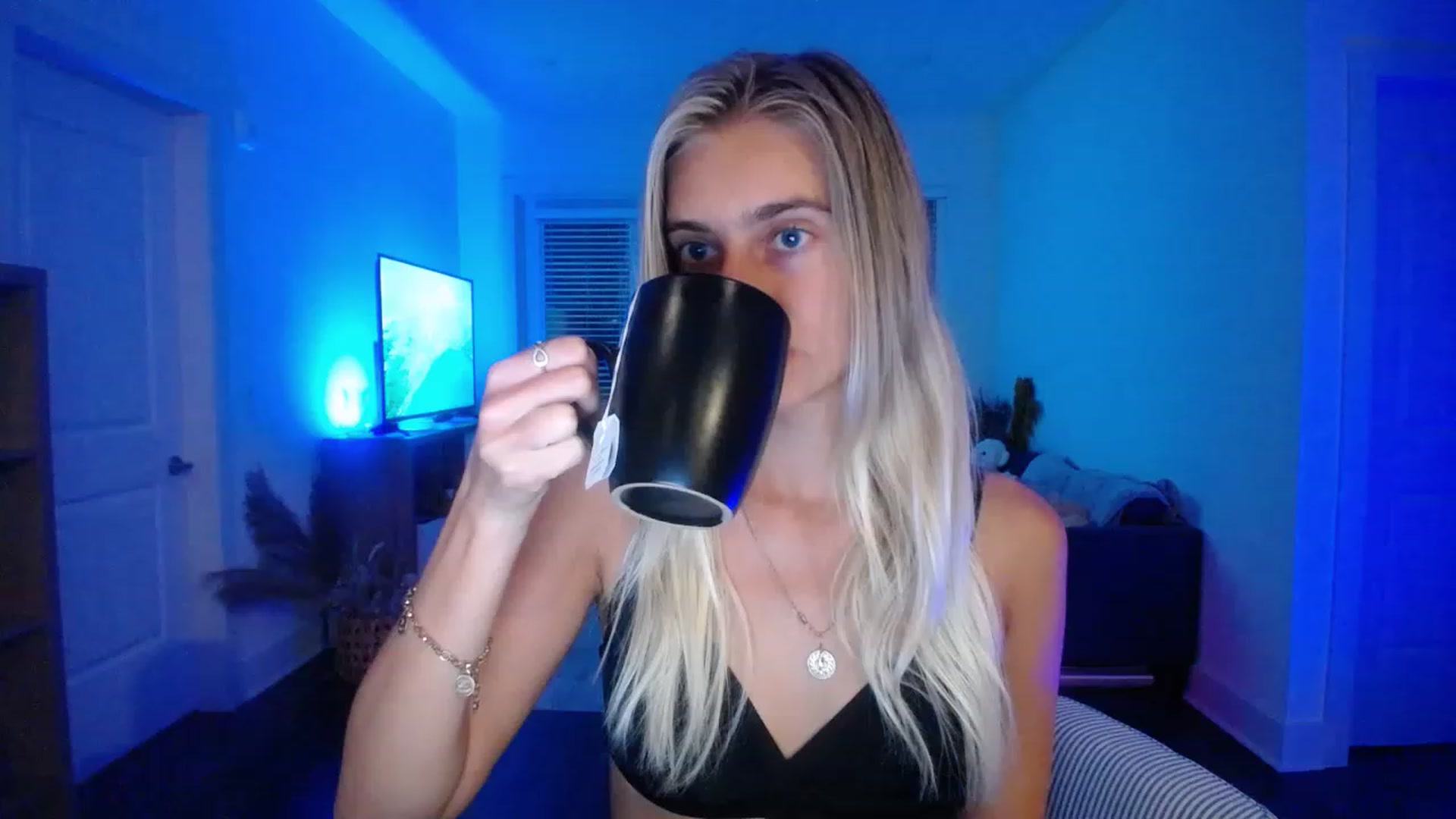 Gallery image thumbnail from Vodka_Queen's myfreecams stream on, 05/14/2023, 06:16 image 12 of 20