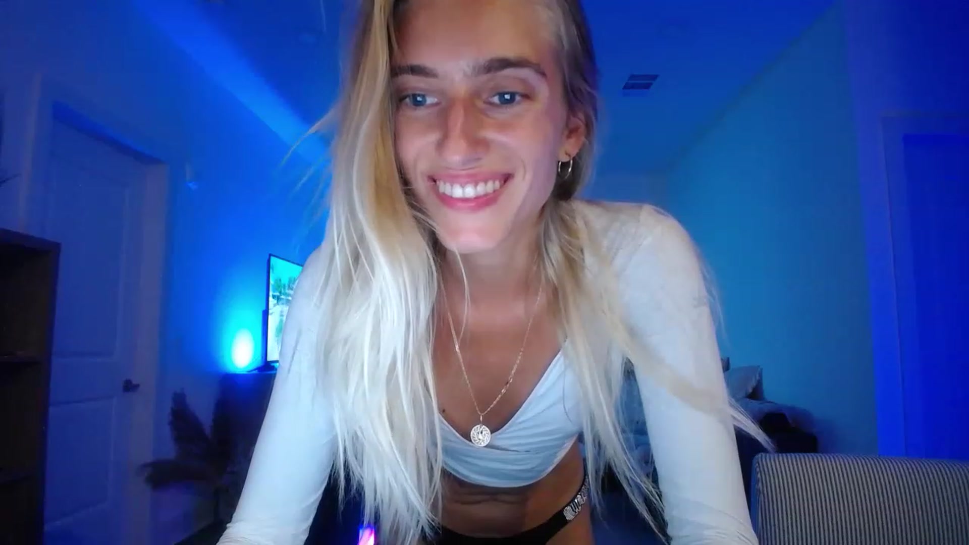 Gallery image thumbnail from Vodka_Queen's myfreecams stream on, 05/16/2023, 05:34 image 19 of 20