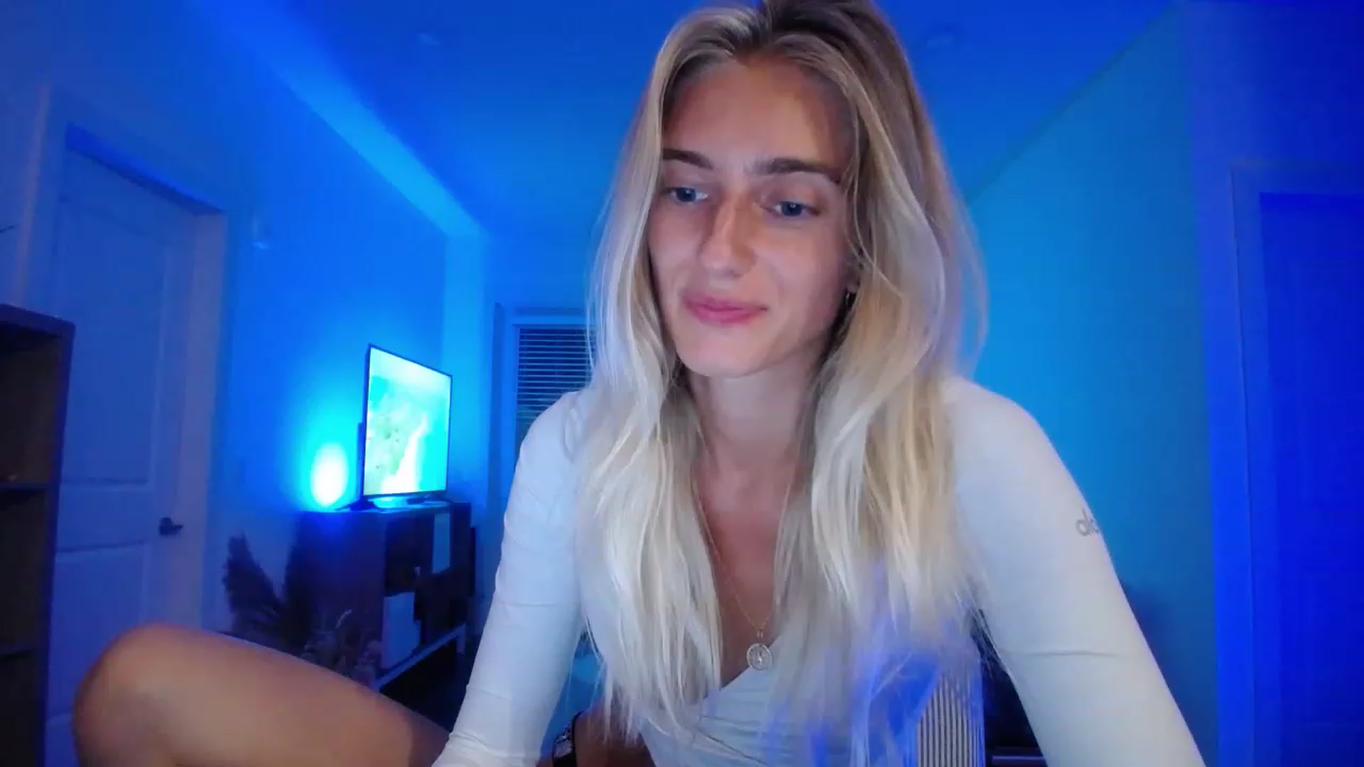 Gallery image thumbnail from Vodka_Queen's myfreecams stream on, 05/16/2023, 05:34 image 10 of 20