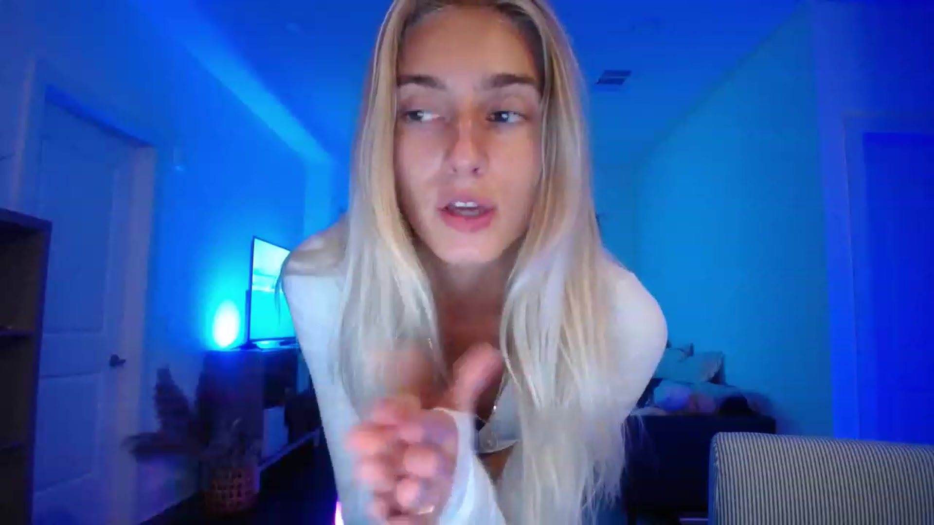 Gallery image thumbnail from Vodka_Queen's myfreecams stream on, 05/16/2023, 05:34 image 13 of 20