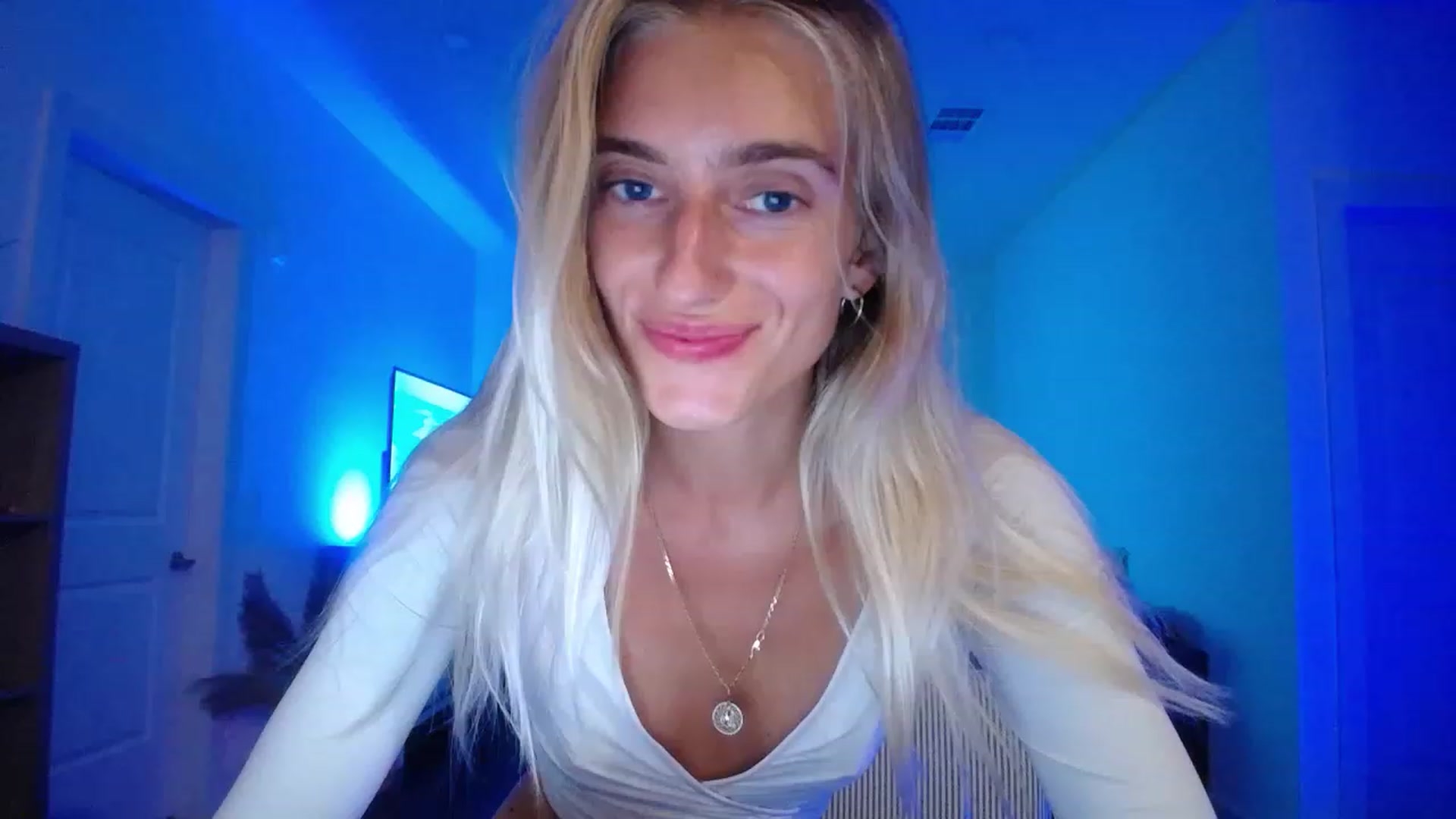 Gallery image thumbnail from Vodka_Queen's myfreecams stream on, 05/16/2023, 05:34 image 8 of 20