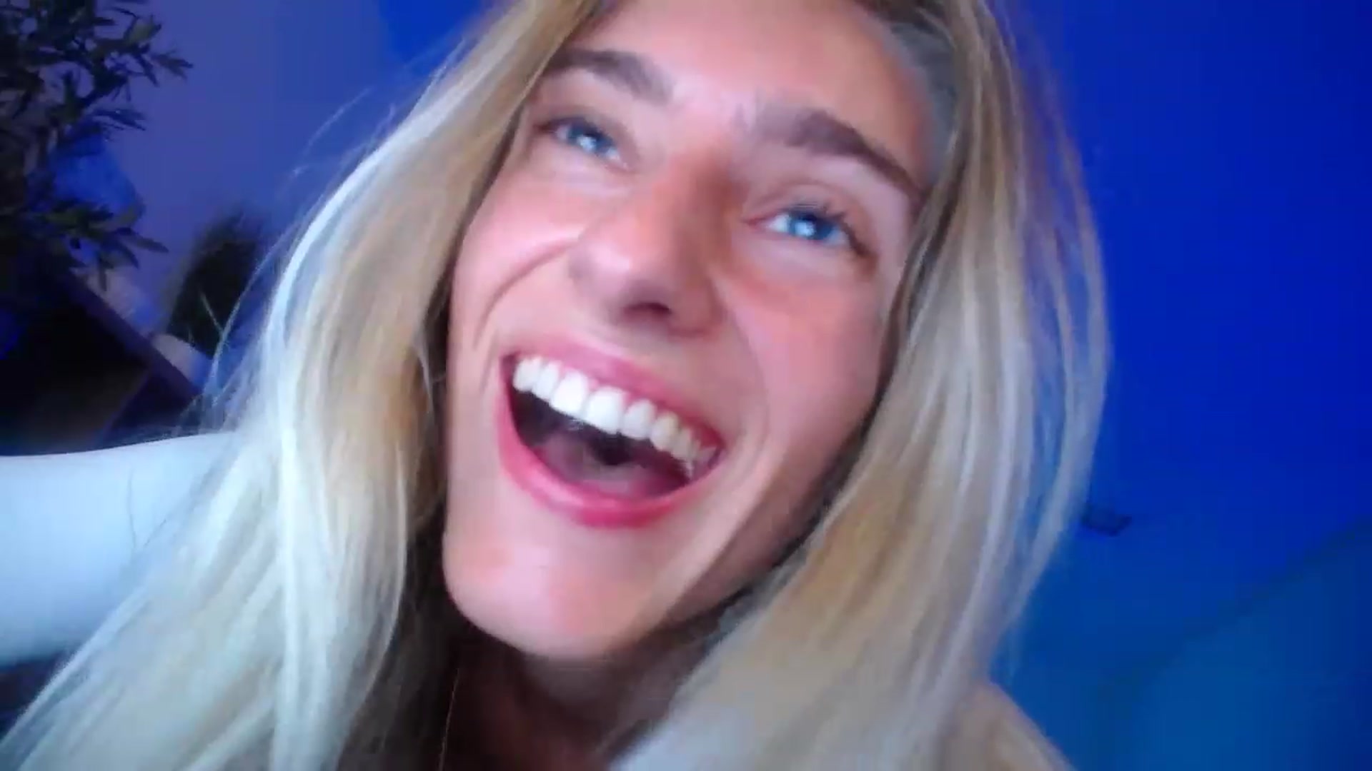 Gallery image thumbnail from Vodka_Queen's myfreecams stream on, 05/16/2023, 05:34 image 18 of 20