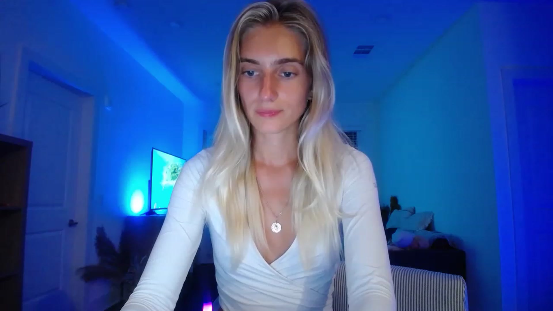 Gallery image thumbnail from Vodka_Queen's myfreecams stream on, 05/16/2023, 07:43 image 4 of 20
