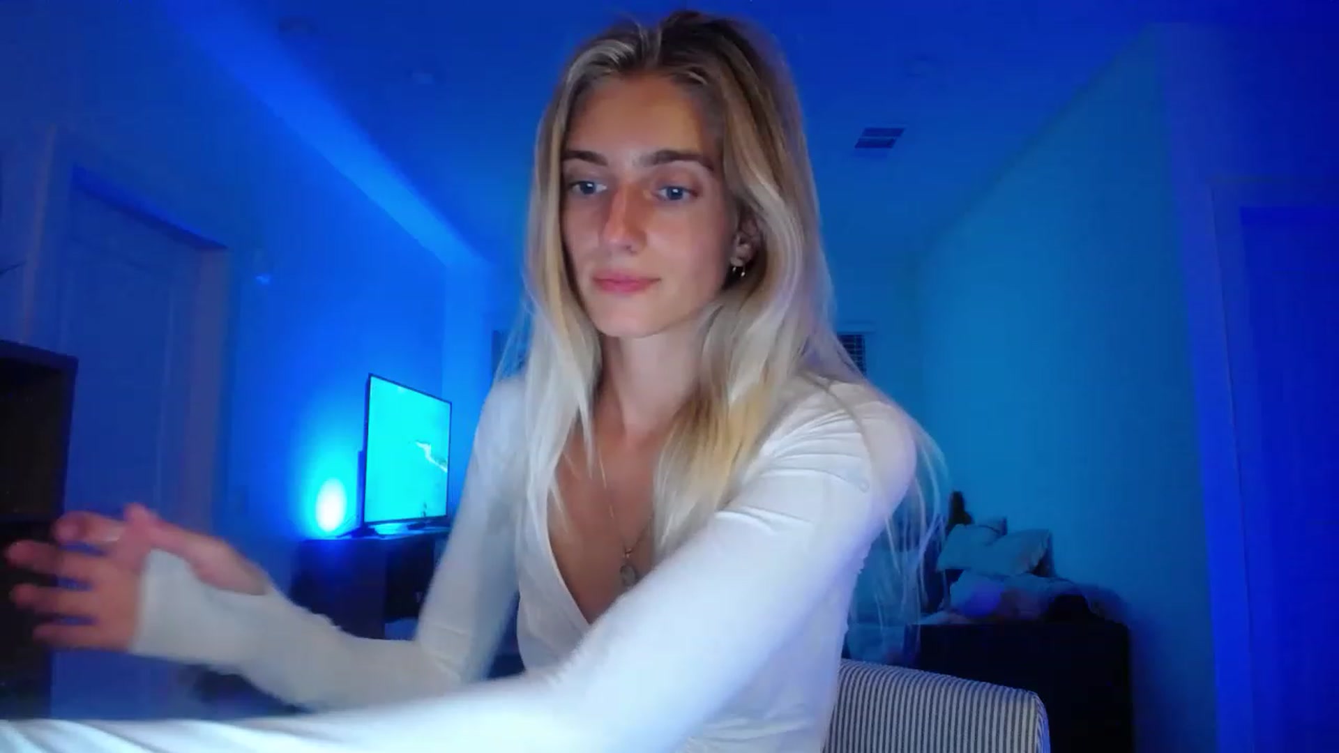 Gallery image thumbnail from Vodka_Queen's myfreecams stream on, 05/16/2023, 07:43 image 8 of 20