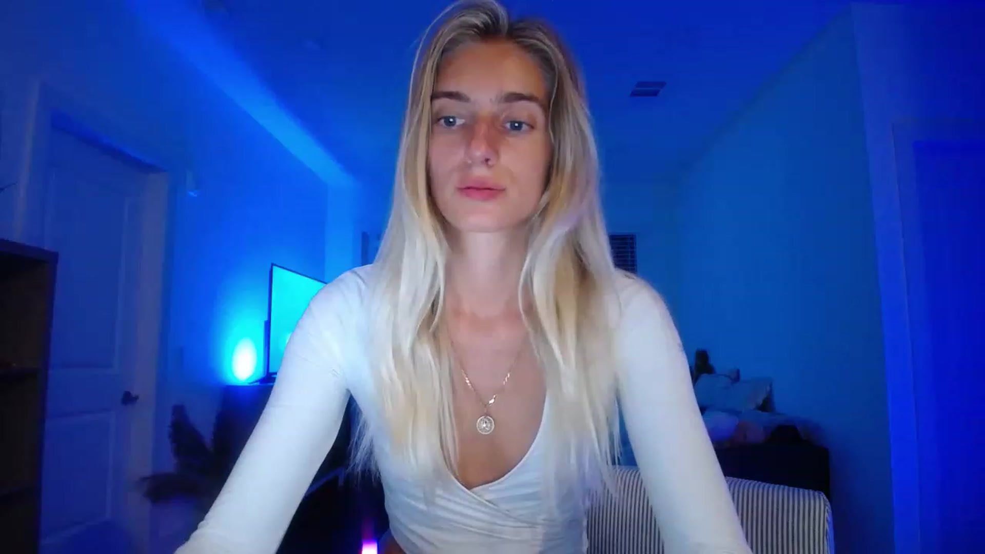 Gallery image thumbnail from Vodka_Queen's myfreecams stream on, 05/16/2023, 07:43 image 3 of 20