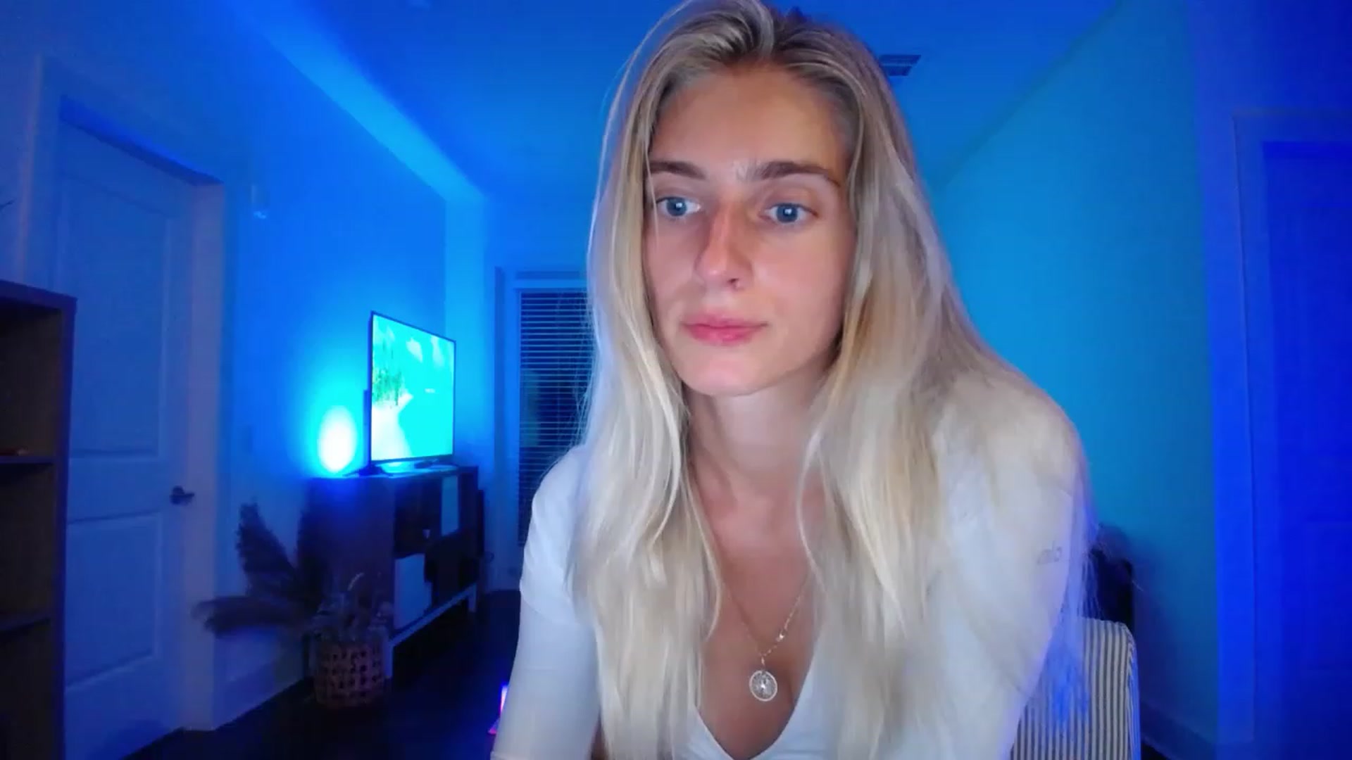 Gallery image thumbnail from Vodka_Queen's myfreecams stream on, 05/16/2023, 07:43 image 2 of 20