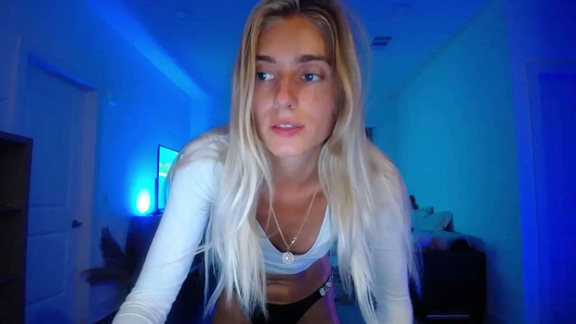 Gallery image thumbnail from Vodka_Queen's myfreecams stream on, 05/16/2023, 07:43 image 17 of 20
