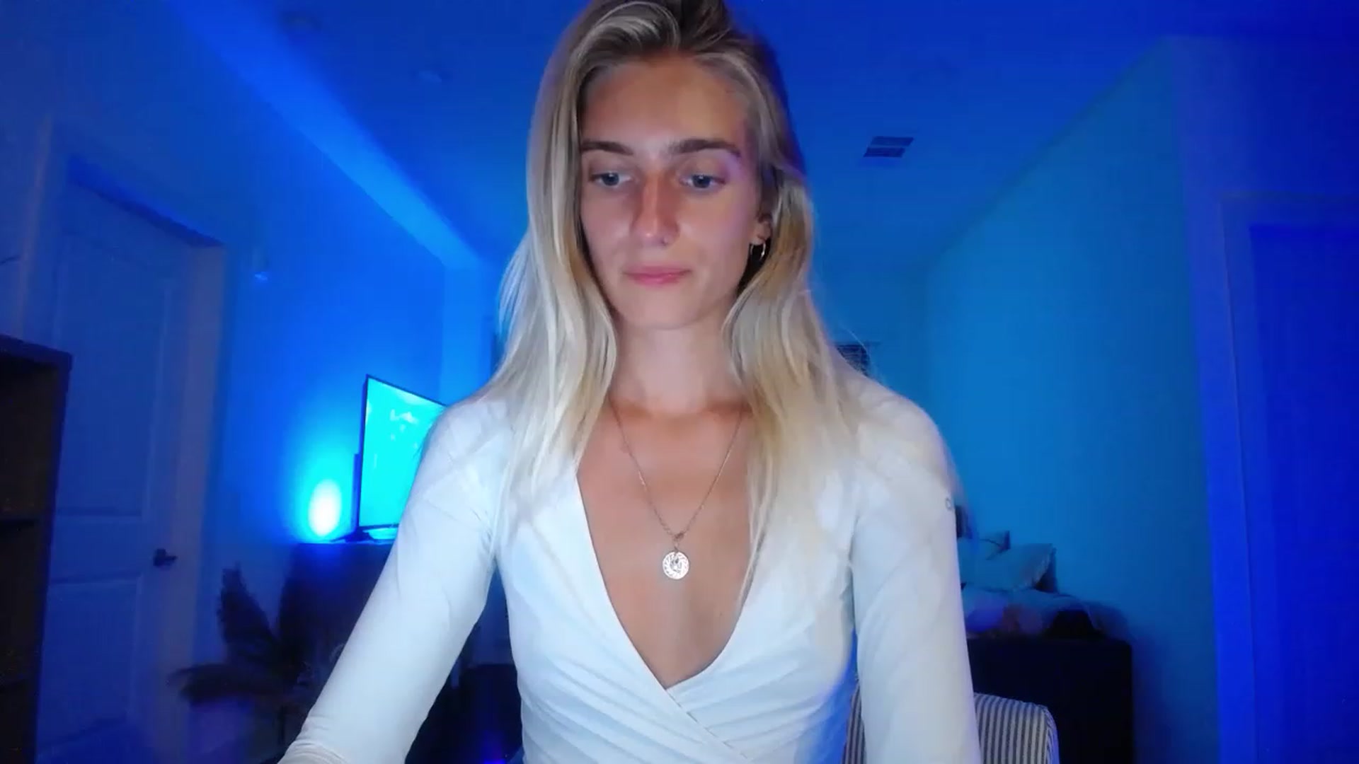 Gallery image thumbnail from Vodka_Queen's myfreecams stream on, 05/16/2023, 07:43 image 10 of 20