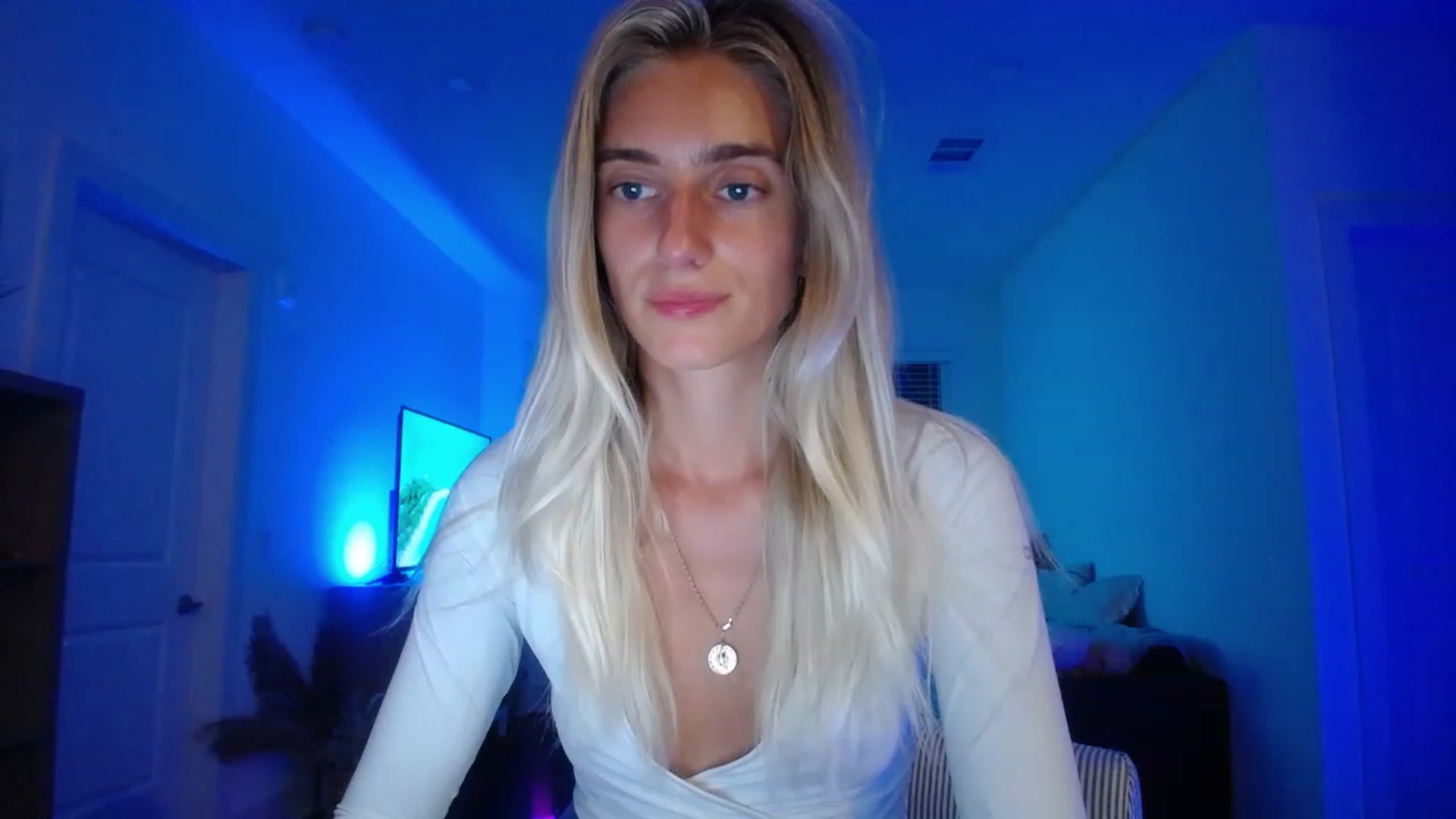 Gallery image thumbnail from Vodka_Queen's myfreecams stream on, 05/16/2023, 07:43 image 9 of 20