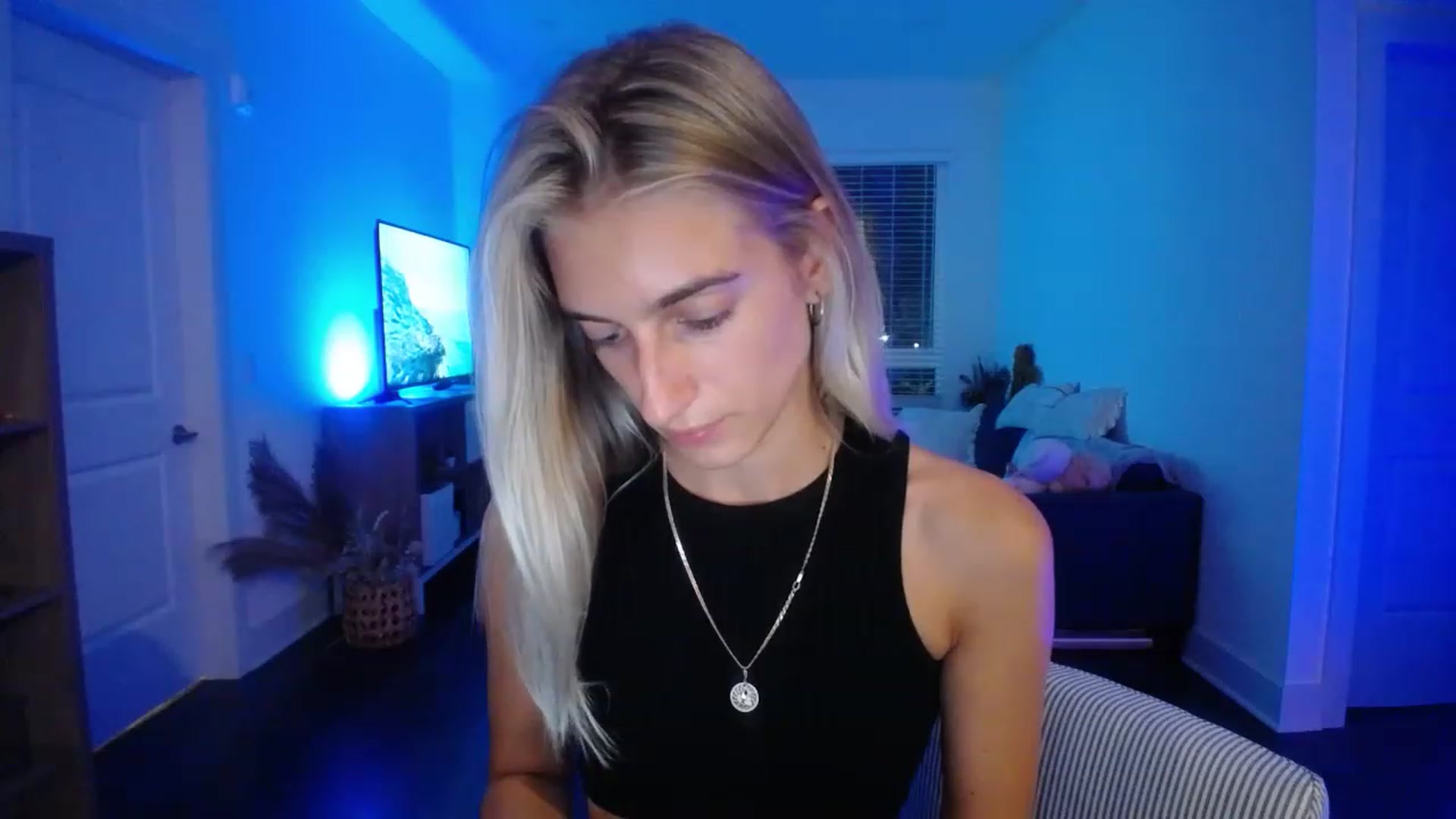 Gallery image thumbnail from Vodka_Queen's myfreecams stream on, 05/18/2023, 06:15 image 5 of 20