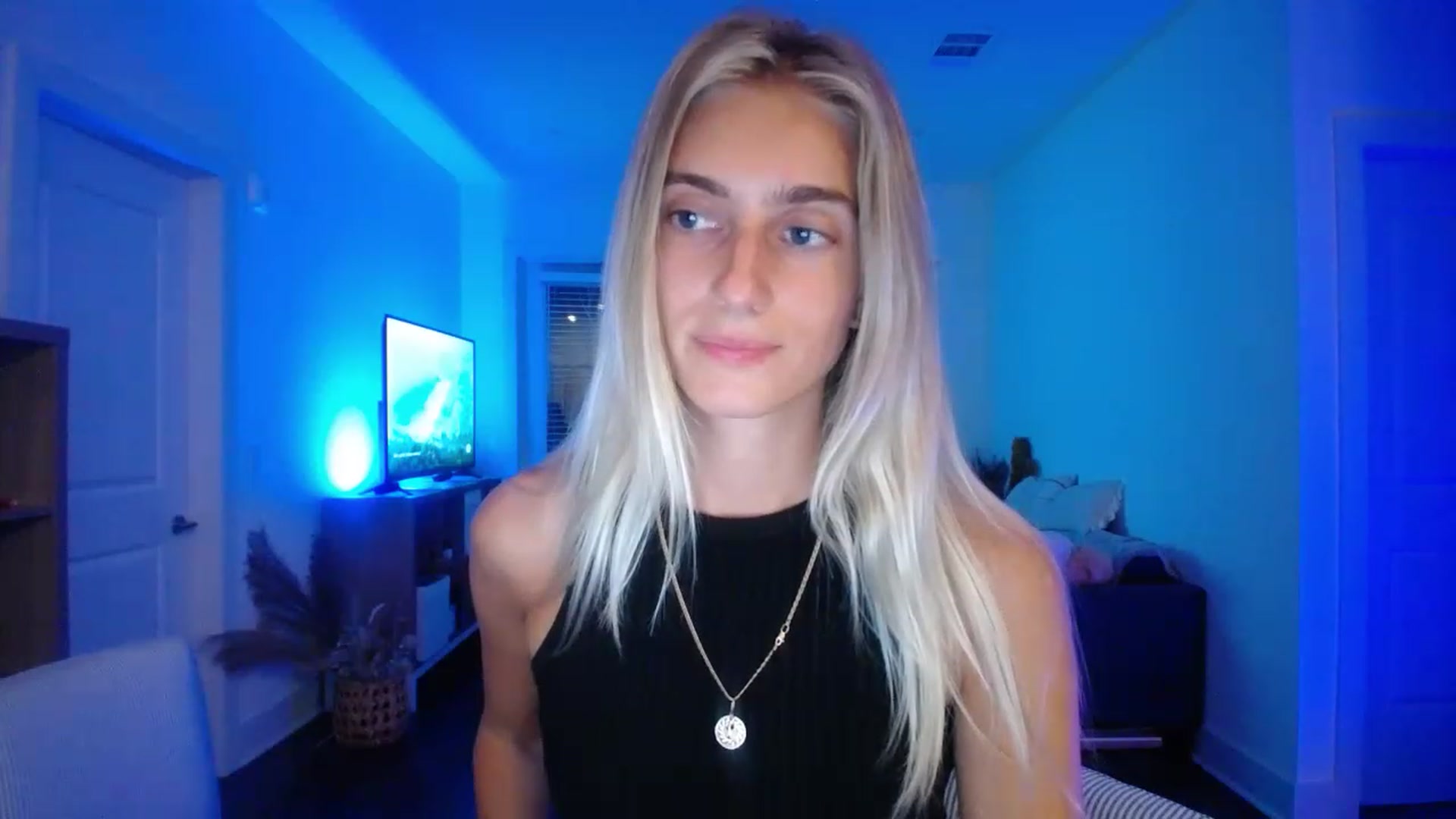 Gallery image thumbnail from Vodka_Queen's myfreecams stream on, 05/18/2023, 06:15 image 20 of 20
