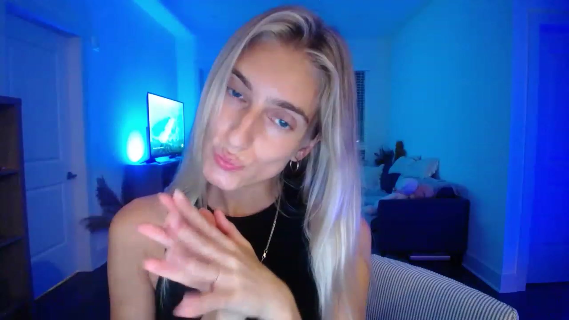 Gallery image thumbnail from Vodka_Queen's myfreecams stream on, 05/18/2023, 06:15 image 8 of 20