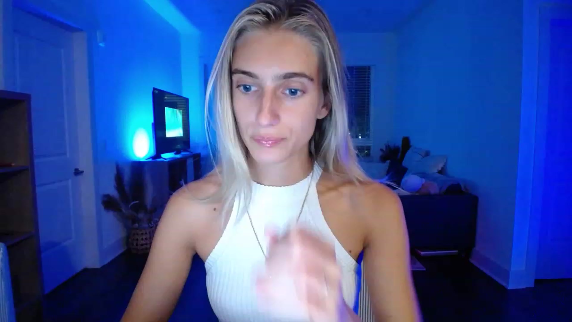 Gallery image thumbnail from Vodka_Queen's myfreecams stream on, 05/20/2023, 05:28 image 16 of 20