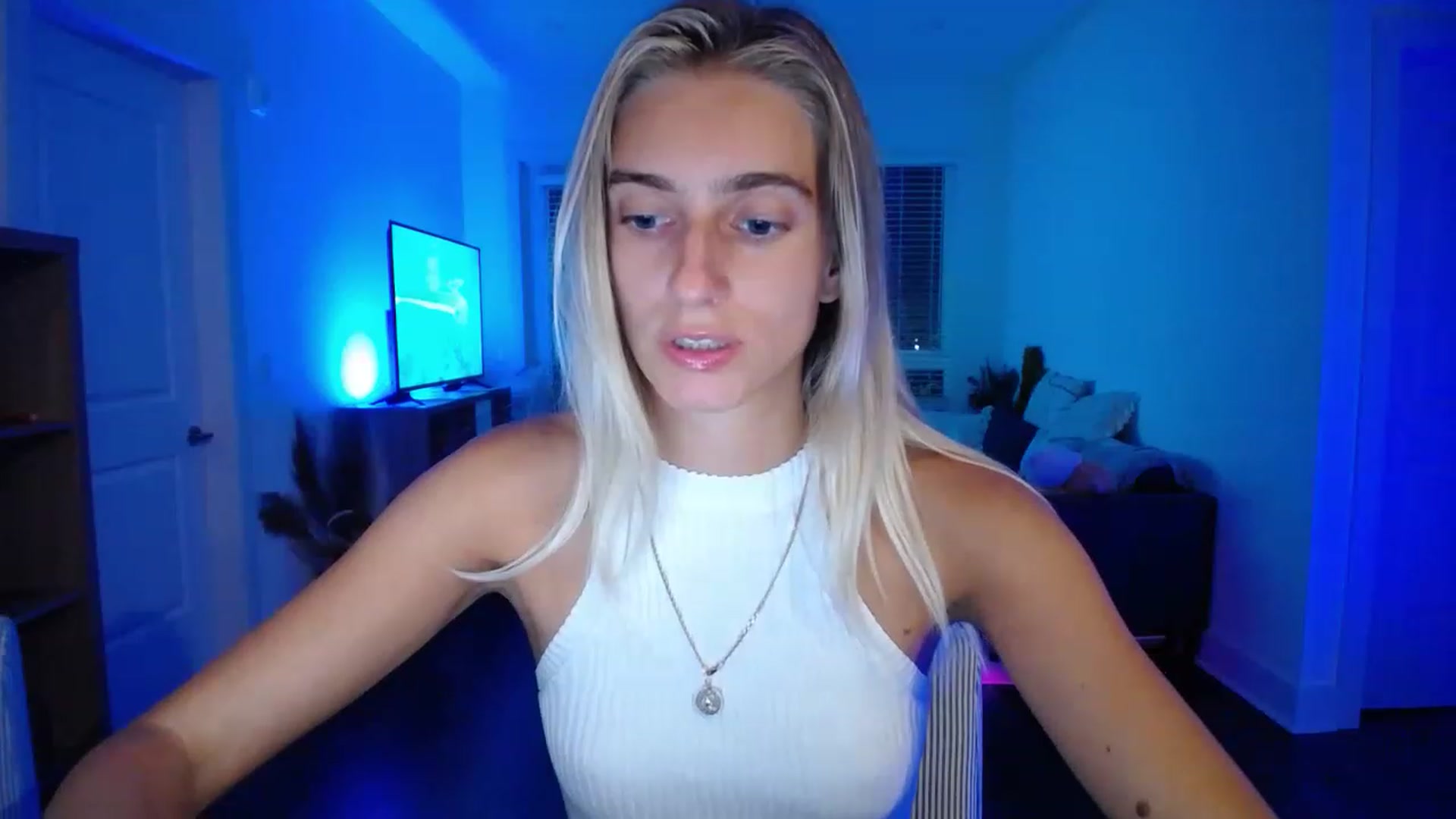 Gallery image thumbnail from Vodka_Queen's myfreecams stream on, 05/20/2023, 05:28 image 17 of 20