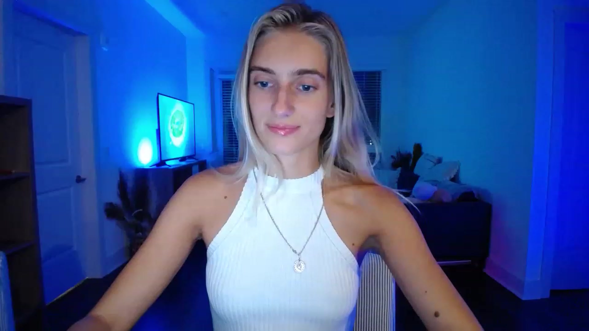 Gallery image thumbnail from Vodka_Queen's myfreecams stream on, 05/20/2023, 05:28 image 8 of 20