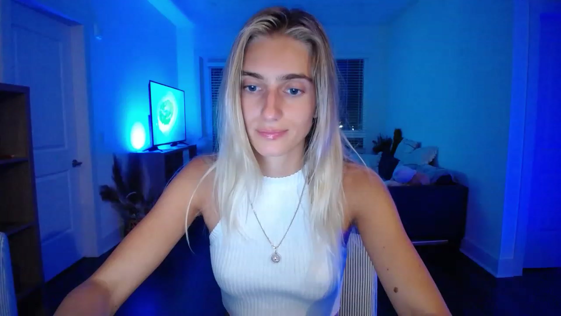 Gallery image thumbnail from Vodka_Queen's myfreecams stream on, 05/20/2023, 05:28 image 15 of 20