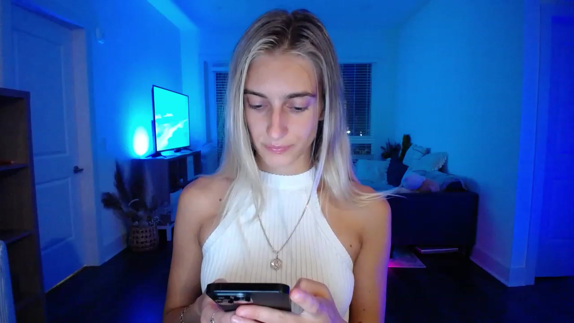 Gallery image thumbnail from Vodka_Queen's myfreecams stream on, 05/20/2023, 05:28 image 14 of 20