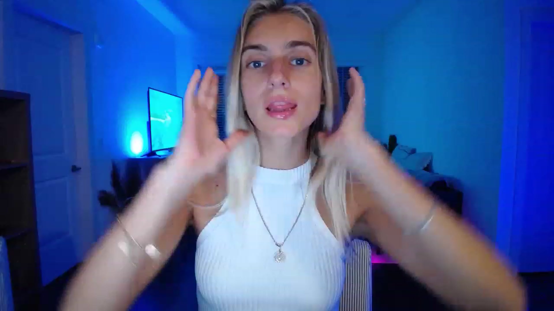 Gallery image thumbnail from Vodka_Queen's myfreecams stream on, 05/20/2023, 05:28 image 10 of 20