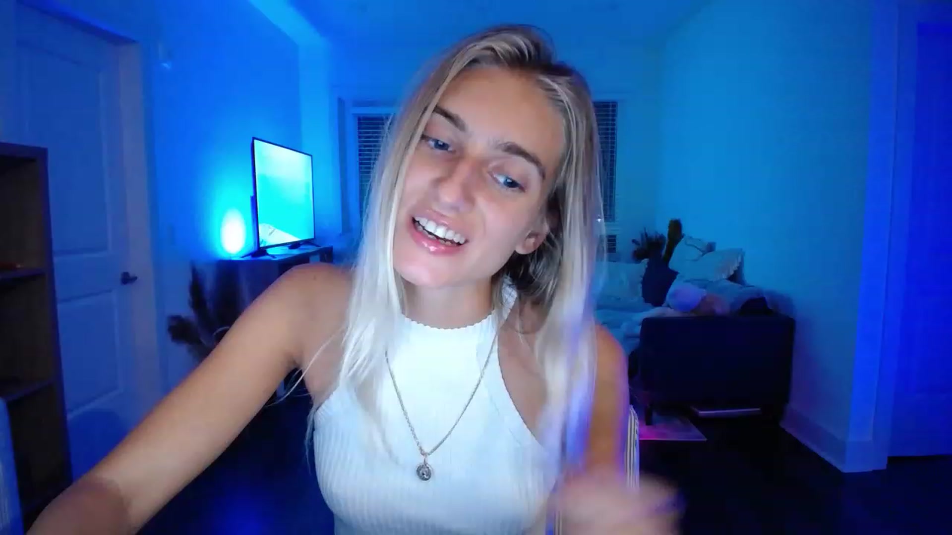 Gallery image thumbnail from Vodka_Queen's myfreecams stream on, 05/20/2023, 05:28 image 13 of 20