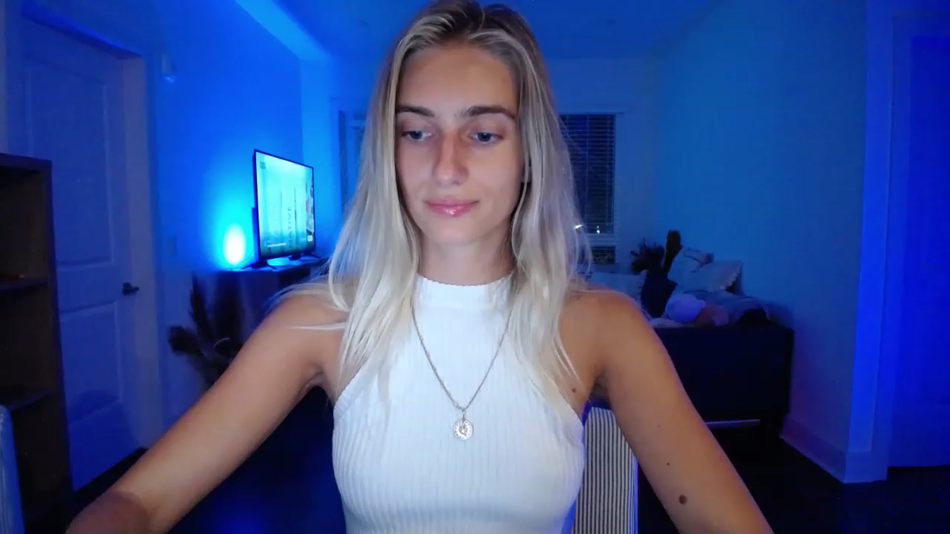 Gallery image thumbnail from Vodka_Queen's myfreecams stream on, 05/20/2023, 05:28 image 11 of 20
