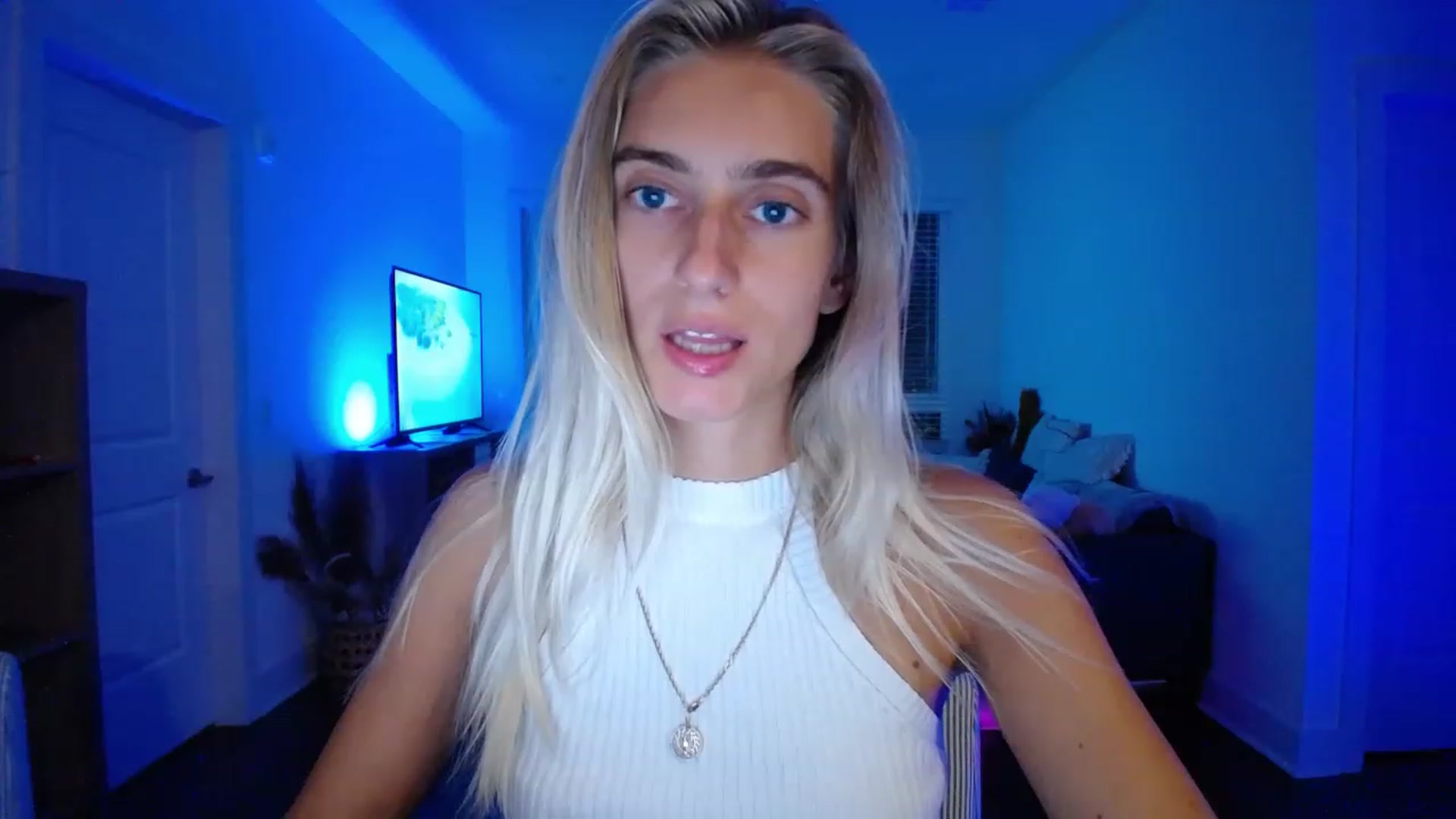 Gallery image thumbnail from Vodka_Queen's myfreecams stream on, 05/20/2023, 05:28 image 18 of 20