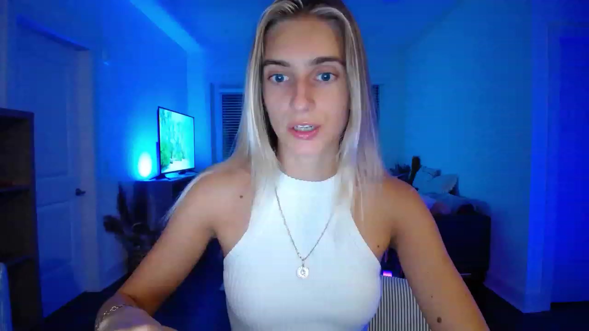 Gallery image thumbnail from Vodka_Queen's myfreecams stream on, 05/20/2023, 05:28 image 1 of 20
