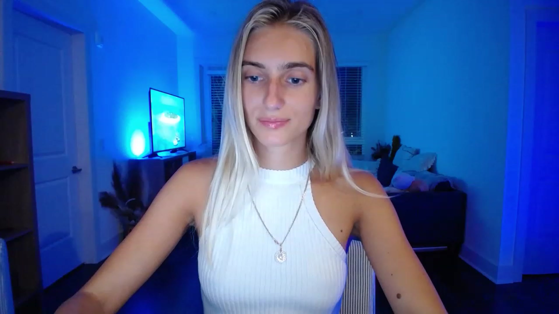 Gallery image thumbnail from Vodka_Queen's myfreecams stream on, 05/20/2023, 05:28 image 12 of 20