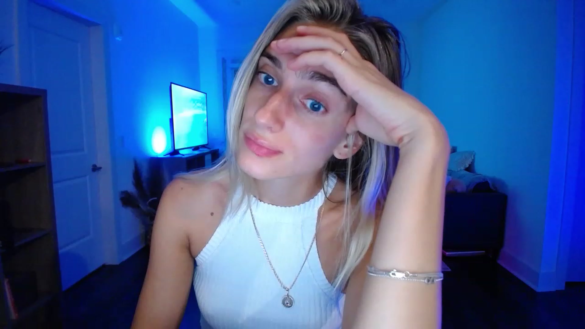 Gallery image thumbnail from Vodka_Queen's myfreecams stream on, 05/20/2023, 08:29 image 15 of 20