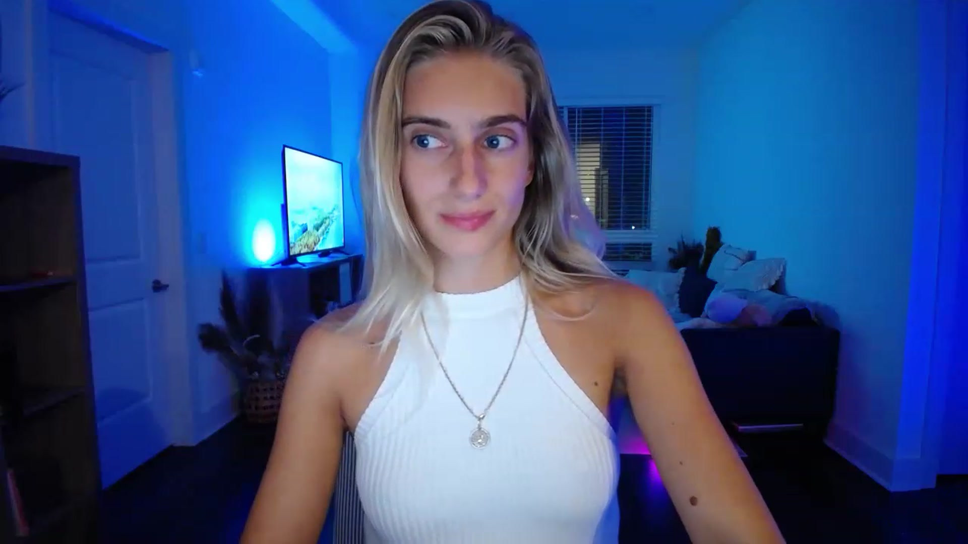 Gallery image thumbnail from Vodka_Queen's myfreecams stream on, 05/20/2023, 08:29 image 19 of 20