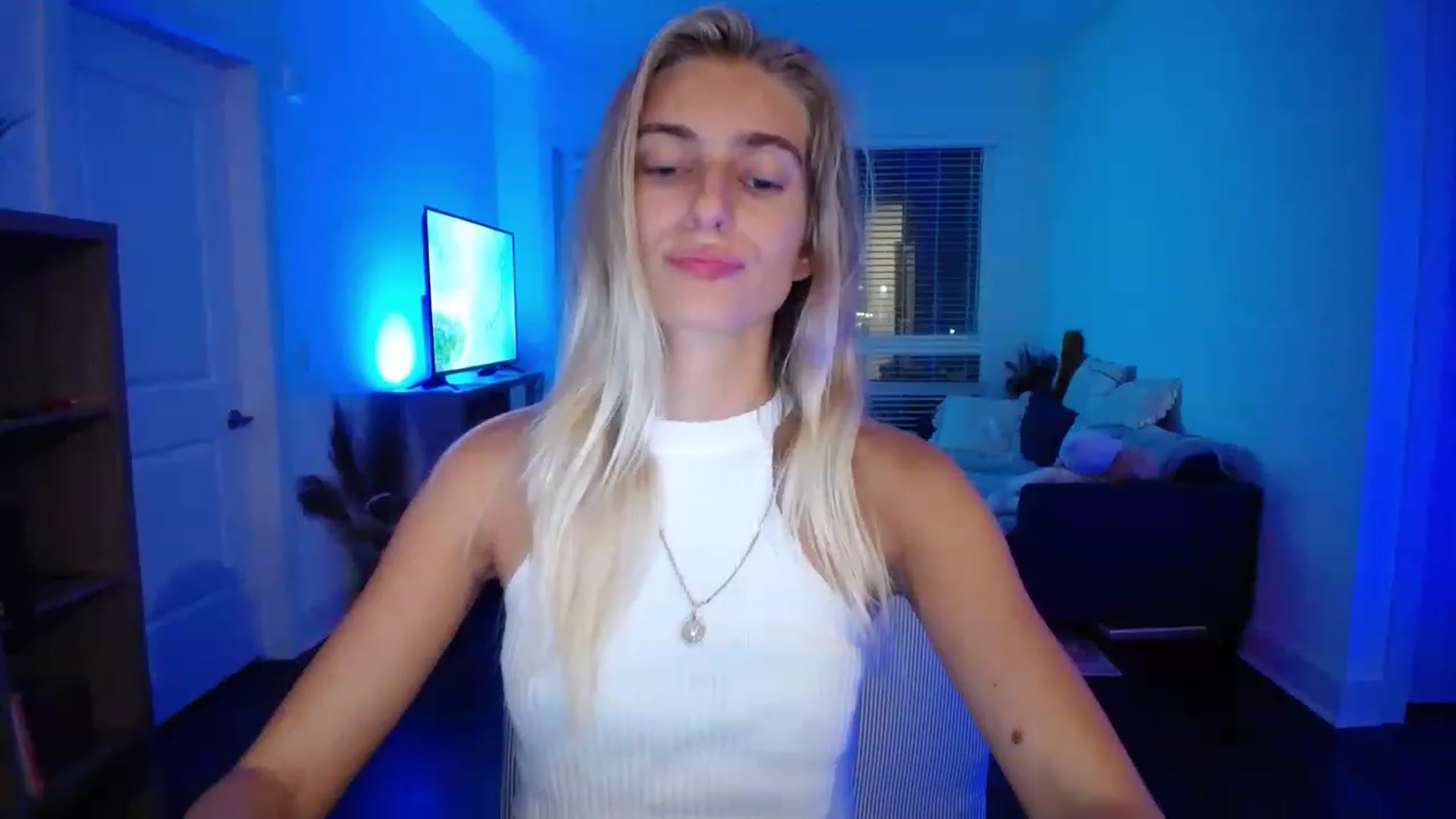 Gallery image thumbnail from Vodka_Queen's myfreecams stream on, 05/20/2023, 08:29 image 16 of 20