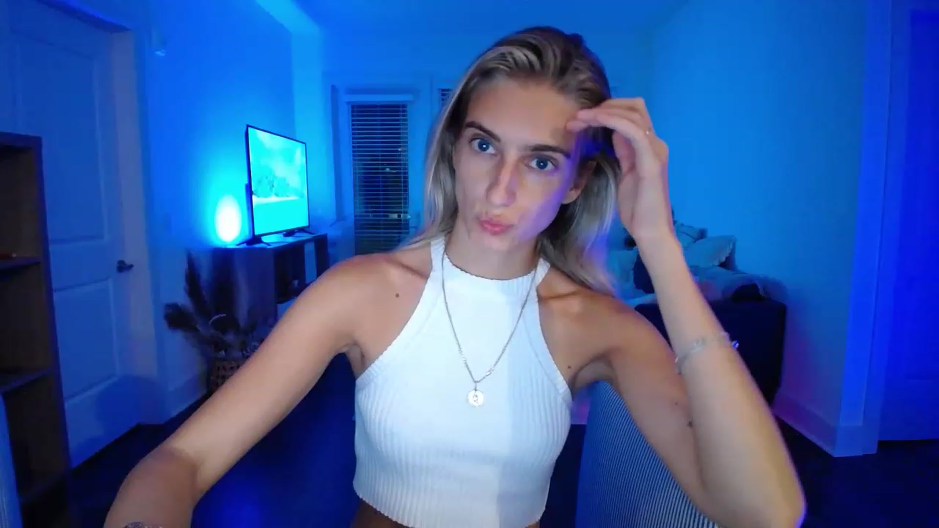 Gallery image thumbnail from Vodka_Queen's myfreecams stream on, 05/20/2023, 08:29 image 7 of 20