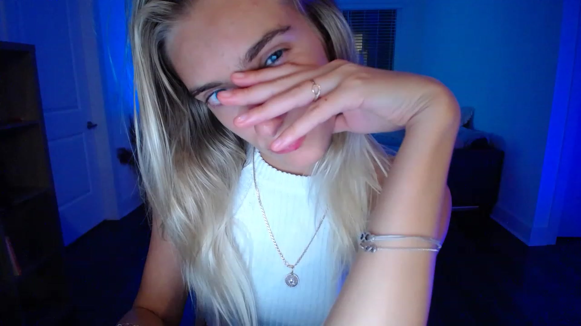 Gallery image thumbnail from Vodka_Queen's myfreecams stream on, 05/20/2023, 08:29 image 18 of 20