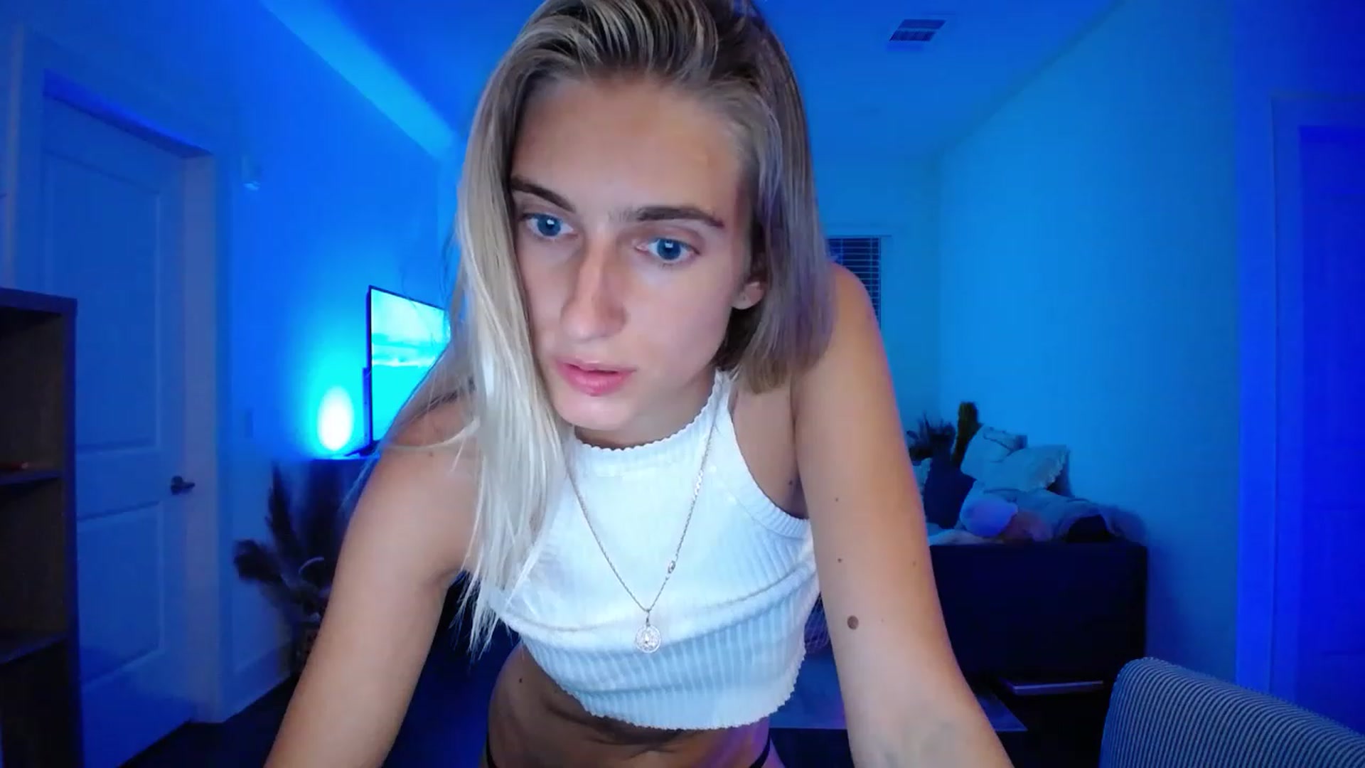 Gallery image thumbnail from Vodka_Queen's myfreecams stream on, 05/20/2023, 08:29 image 3 of 20