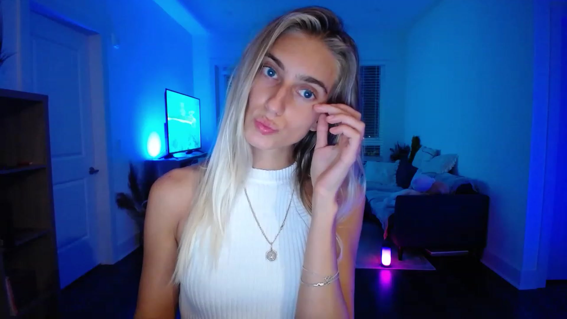 Gallery image thumbnail from Vodka_Queen's myfreecams stream on, 05/20/2023, 10:08 image 7 of 20