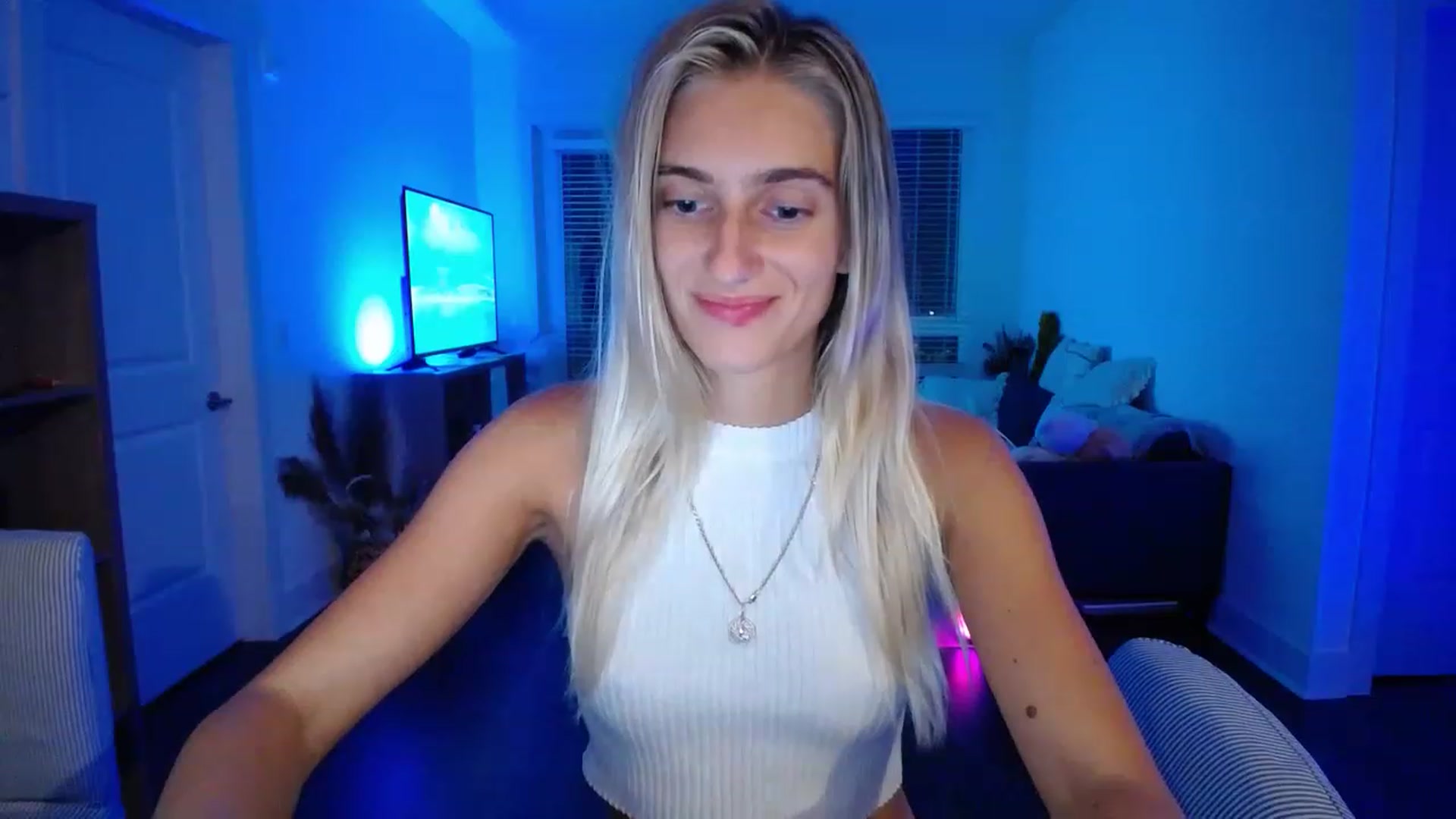 Gallery image thumbnail from Vodka_Queen's myfreecams stream on, 05/20/2023, 10:08 image 17 of 20