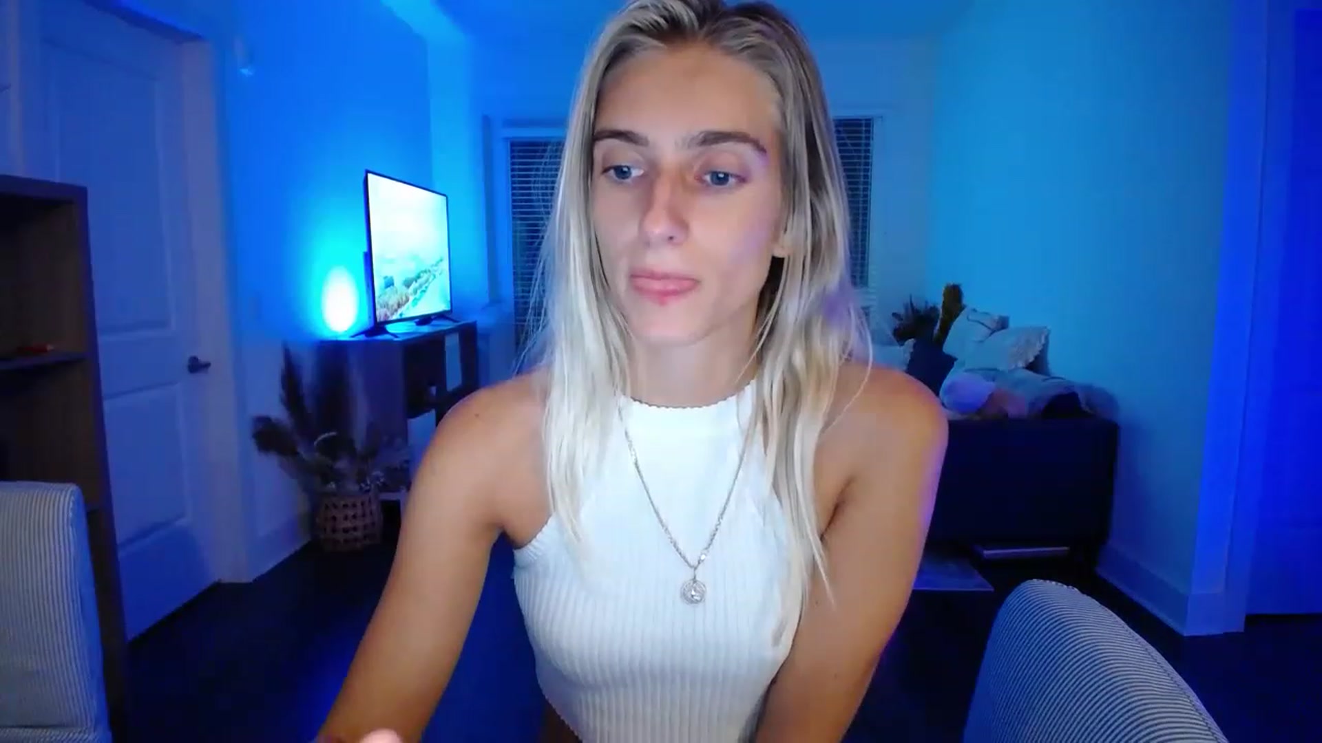 Gallery image thumbnail from Vodka_Queen's myfreecams stream on, 05/20/2023, 10:08 image 15 of 20