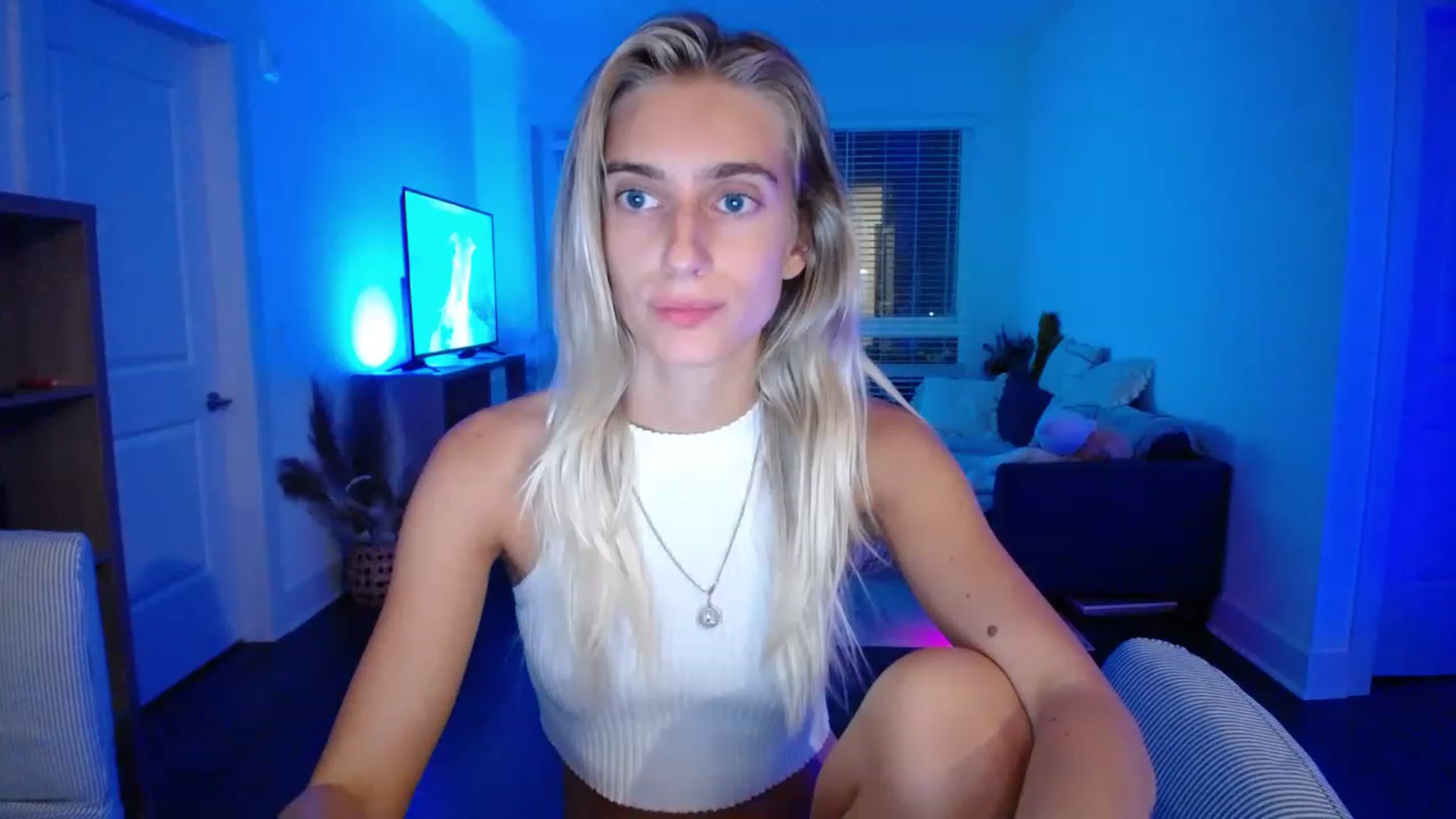 Gallery image thumbnail from Vodka_Queen's myfreecams stream on, 05/20/2023, 10:08 image 16 of 20