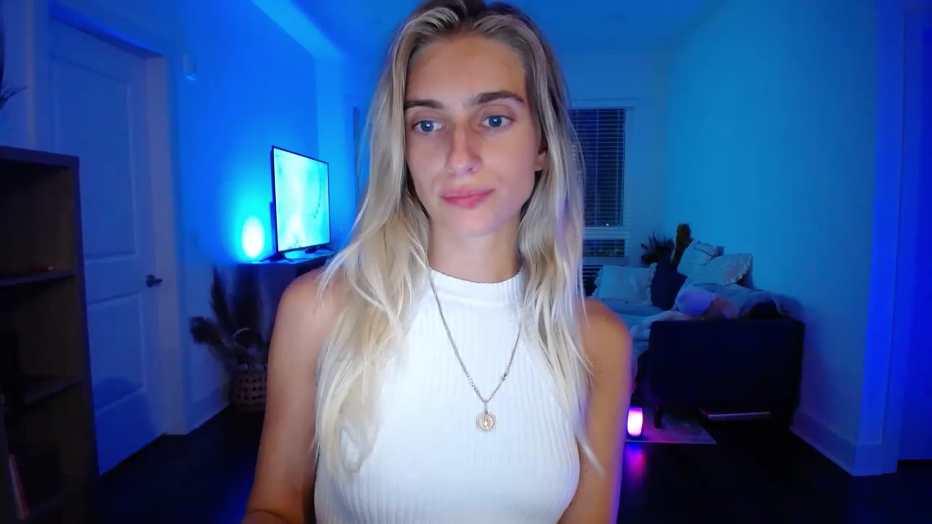 Gallery image thumbnail from Vodka_Queen's myfreecams stream on, 05/20/2023, 10:08 image 6 of 20